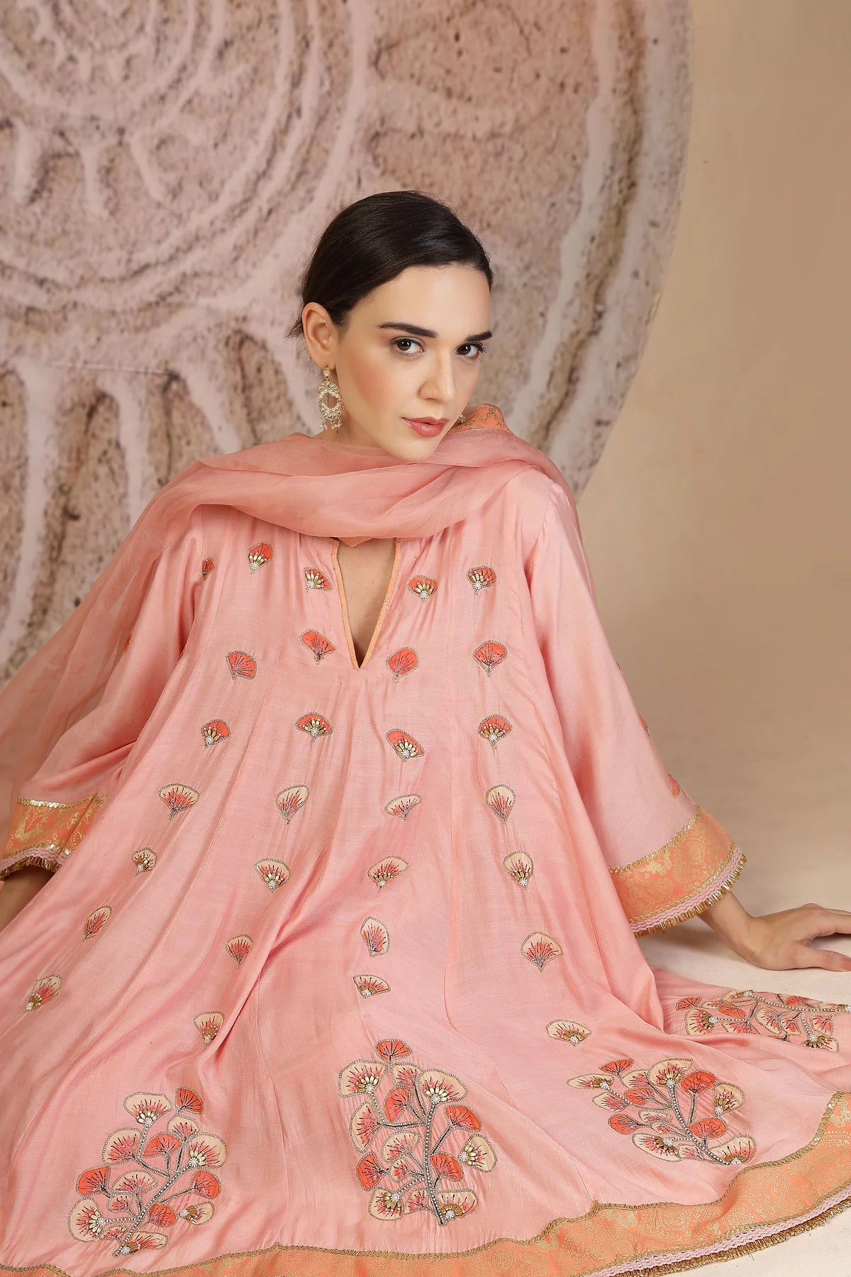 Floral Appliqué Kurta Set in Powder Pink with Organza Dupatta & Farsi Salwar