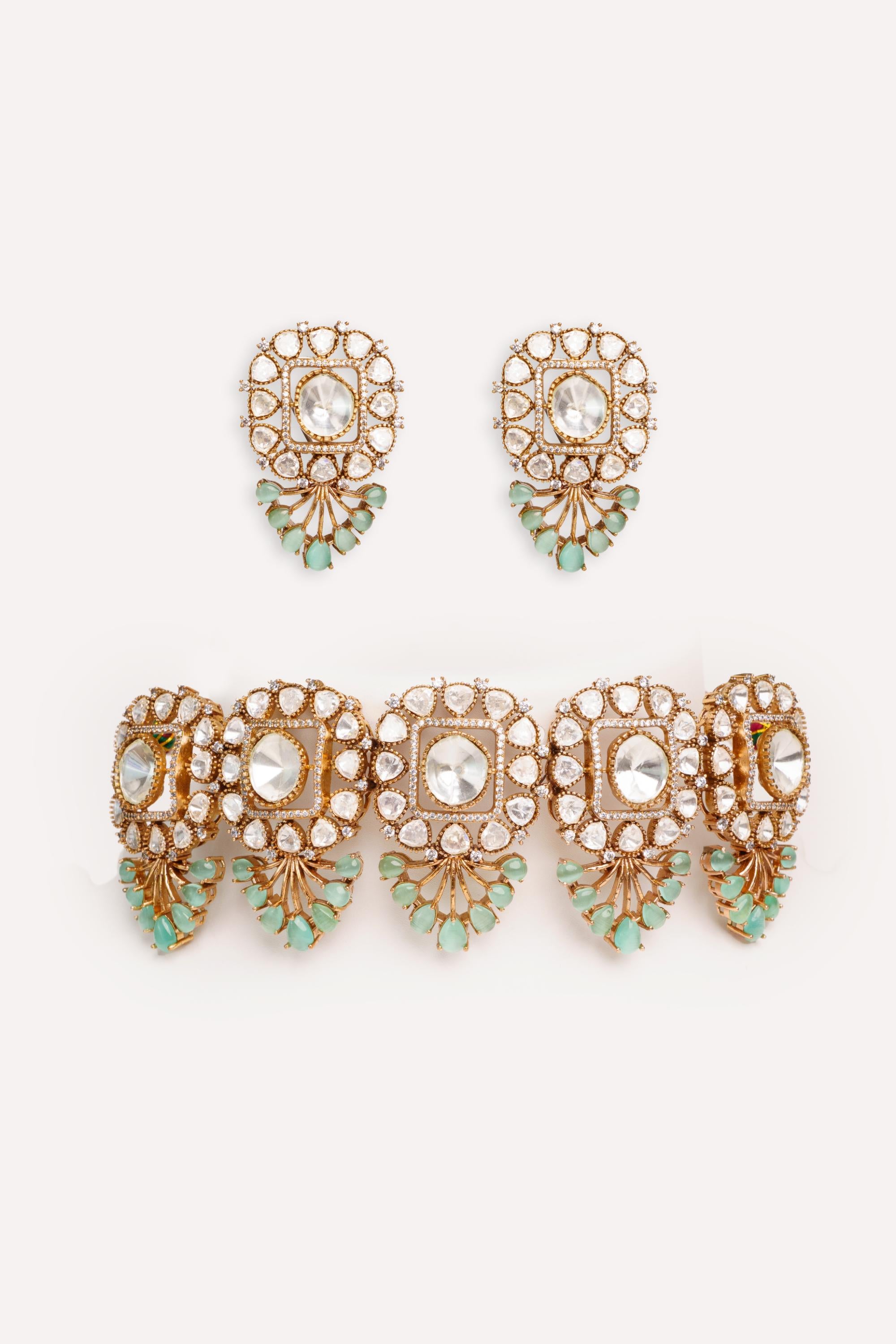 Bold and dramatic two tone finish polki choker set