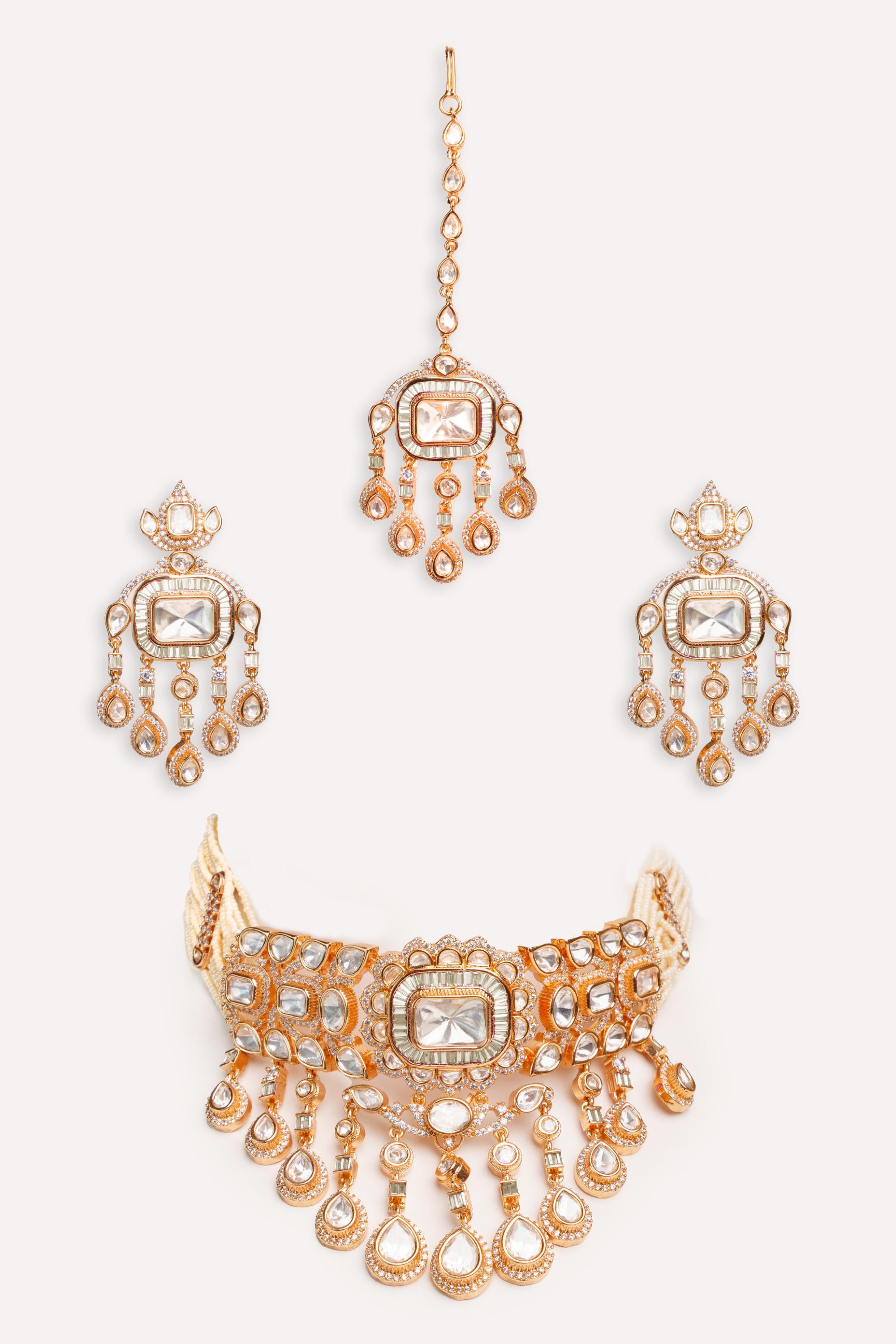 Bold and dramatic two tone finish polki choker set