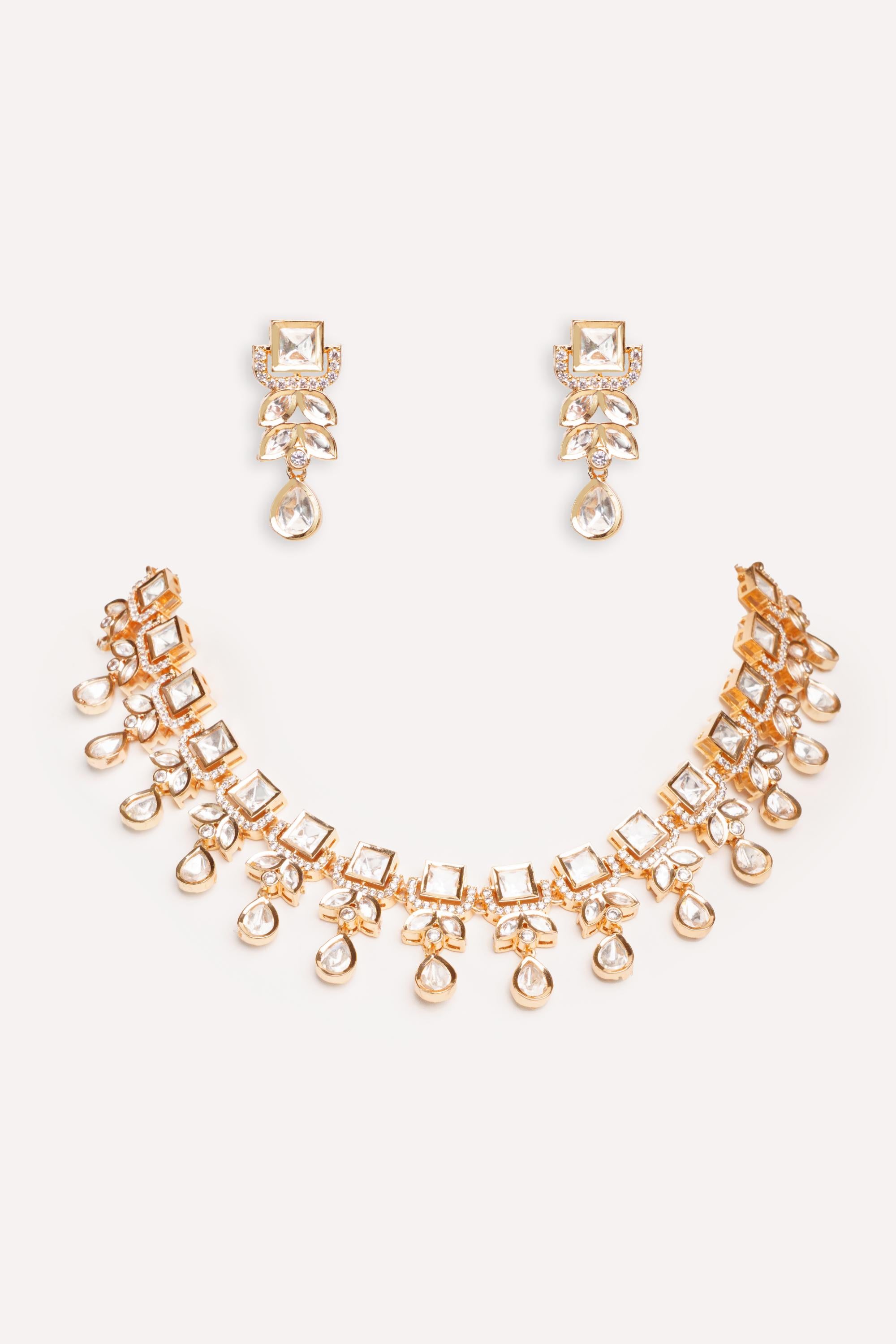 Dramatic and stylish kundan necklace set with matching earrings