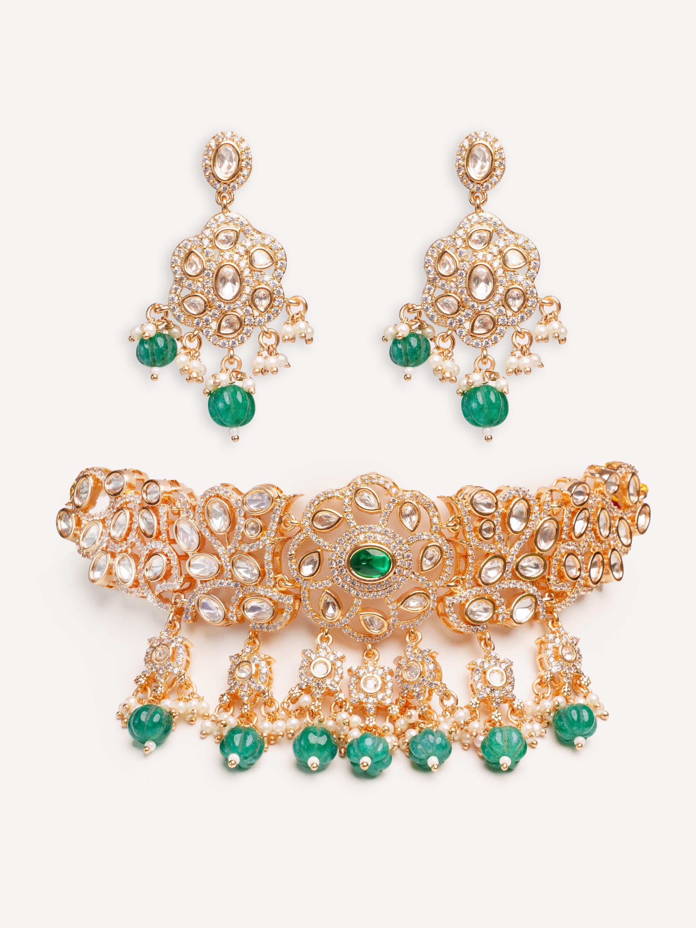 Classy kundan choker set with elegant pair of earrings.