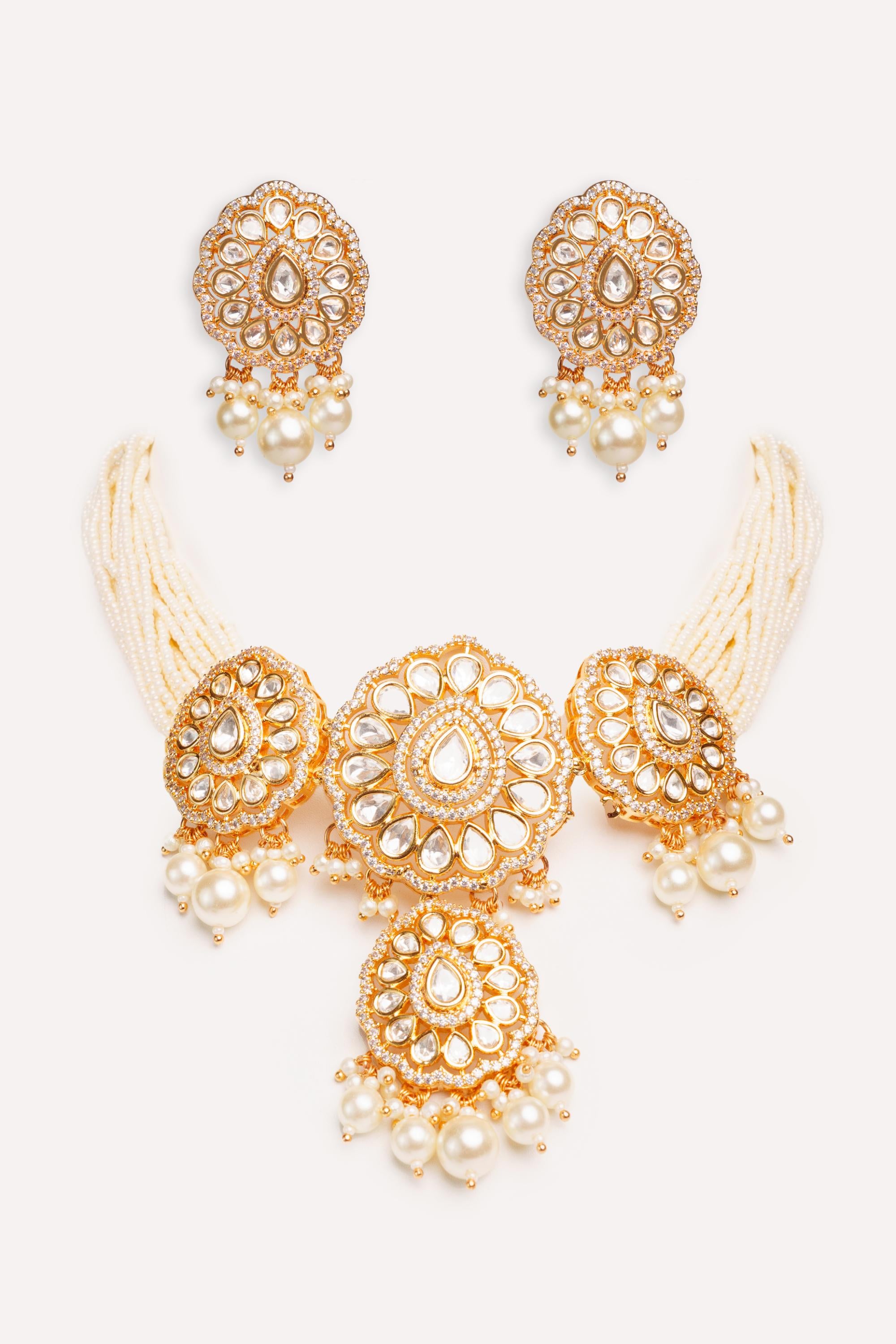 Classy kundan choker with elegant pair of earrings.