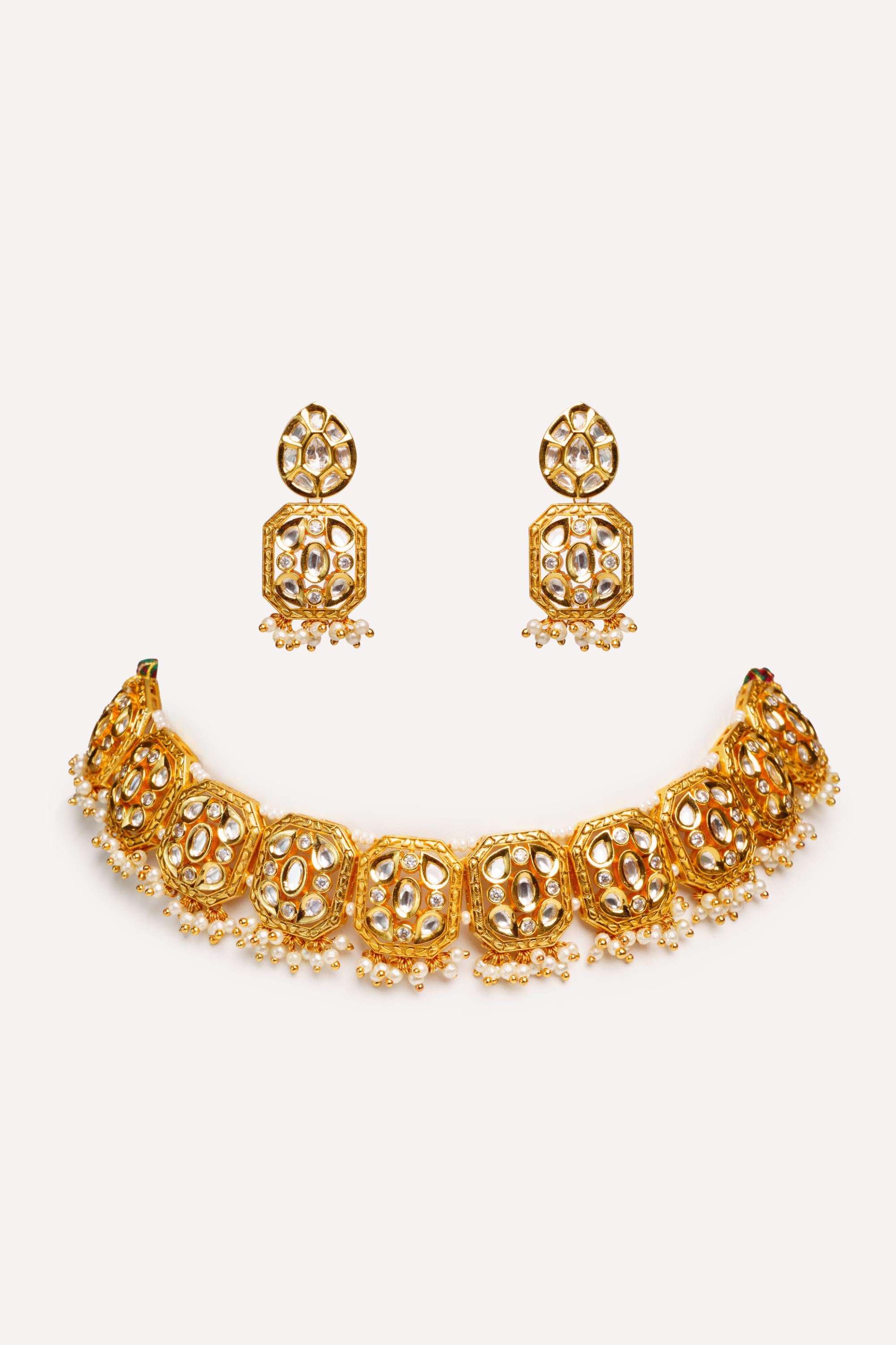 Classy kundan choker with elegant pair of earrings.