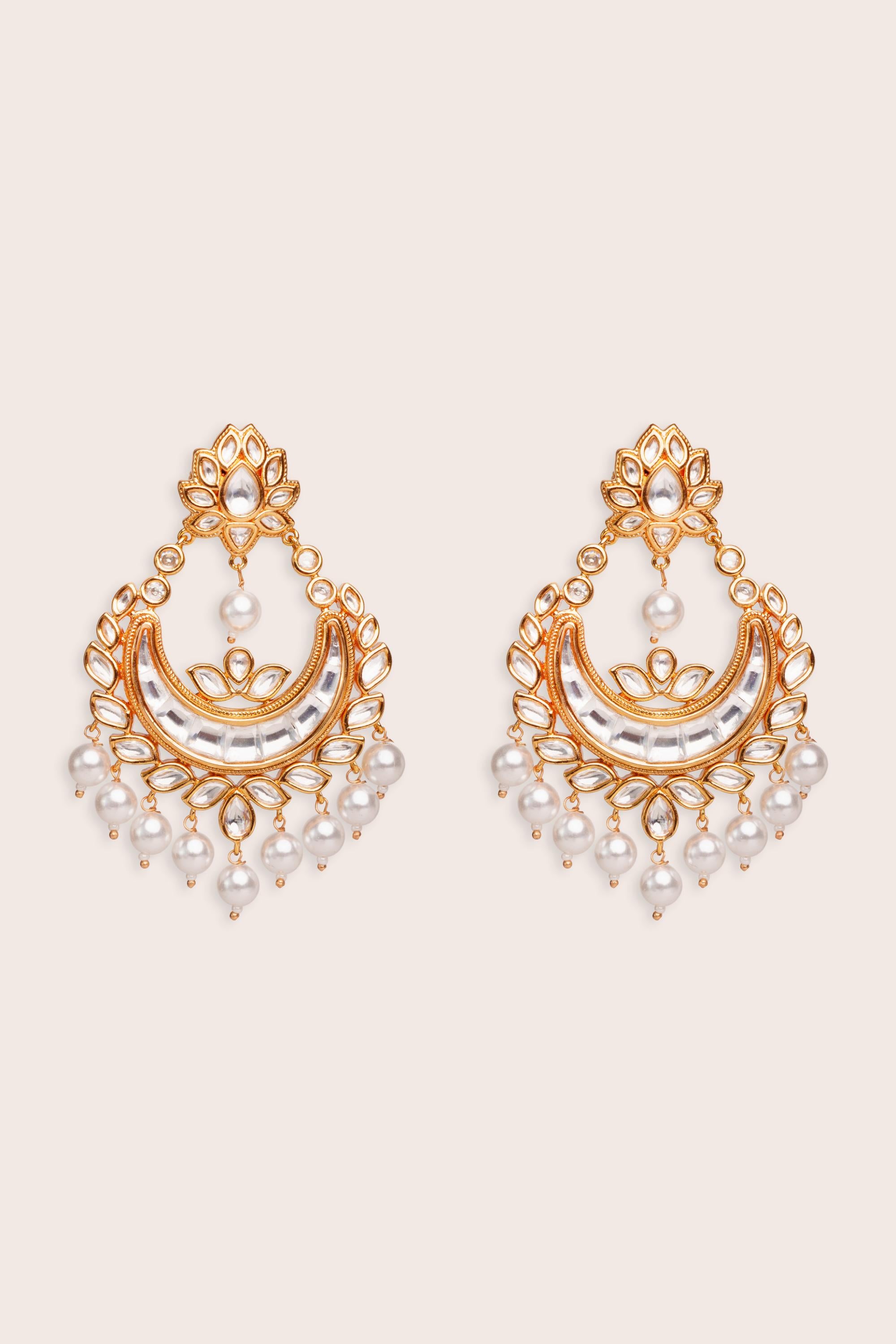 Dramatic and elegant pair of kundan chaandbaalis