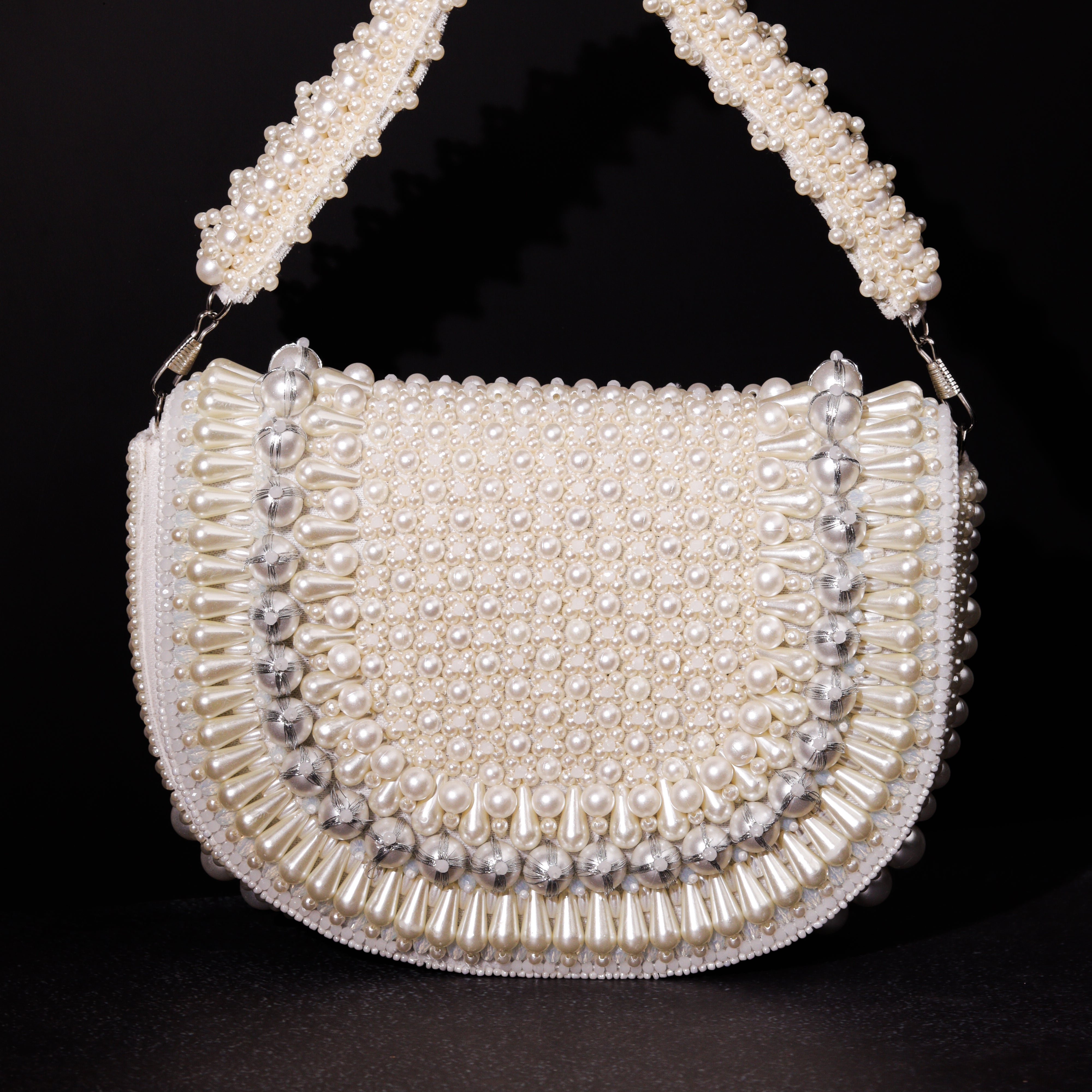 Pearl Pakizaa clutch