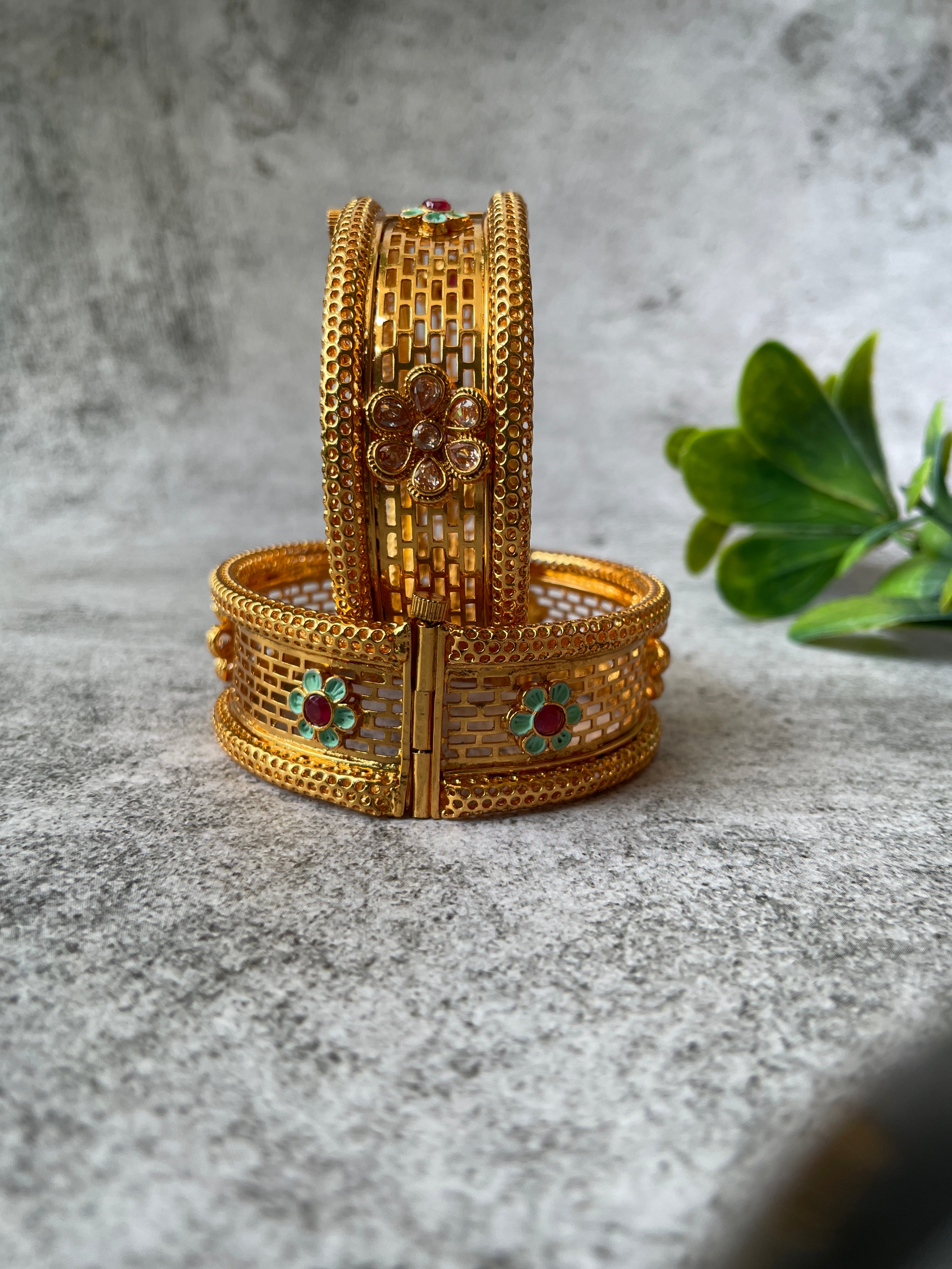 BANGLES