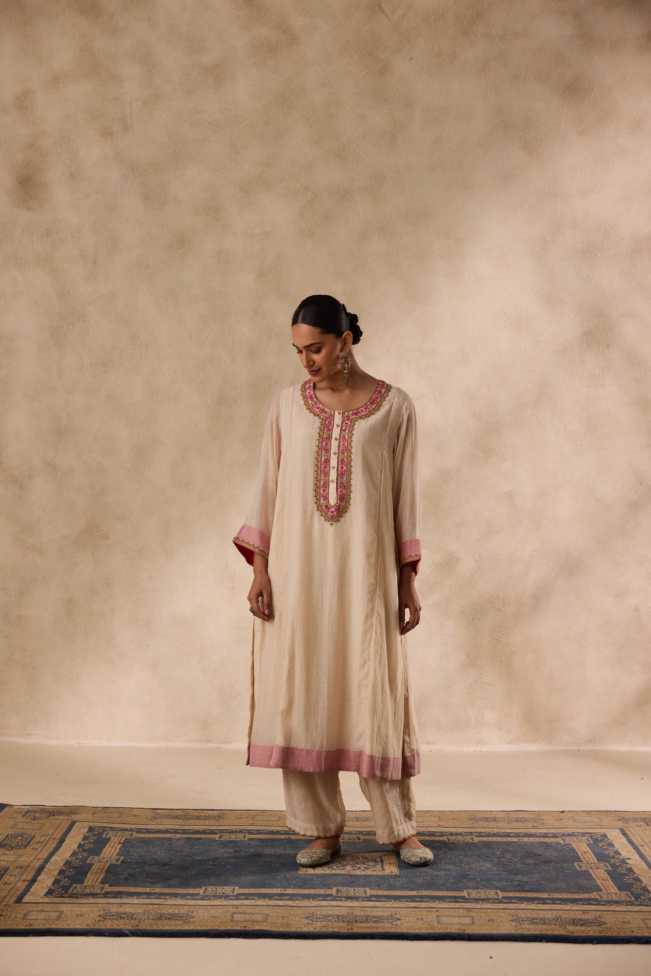 Ivory chanderi beads and resham embroidered kurta paired with pant & organza dupatta