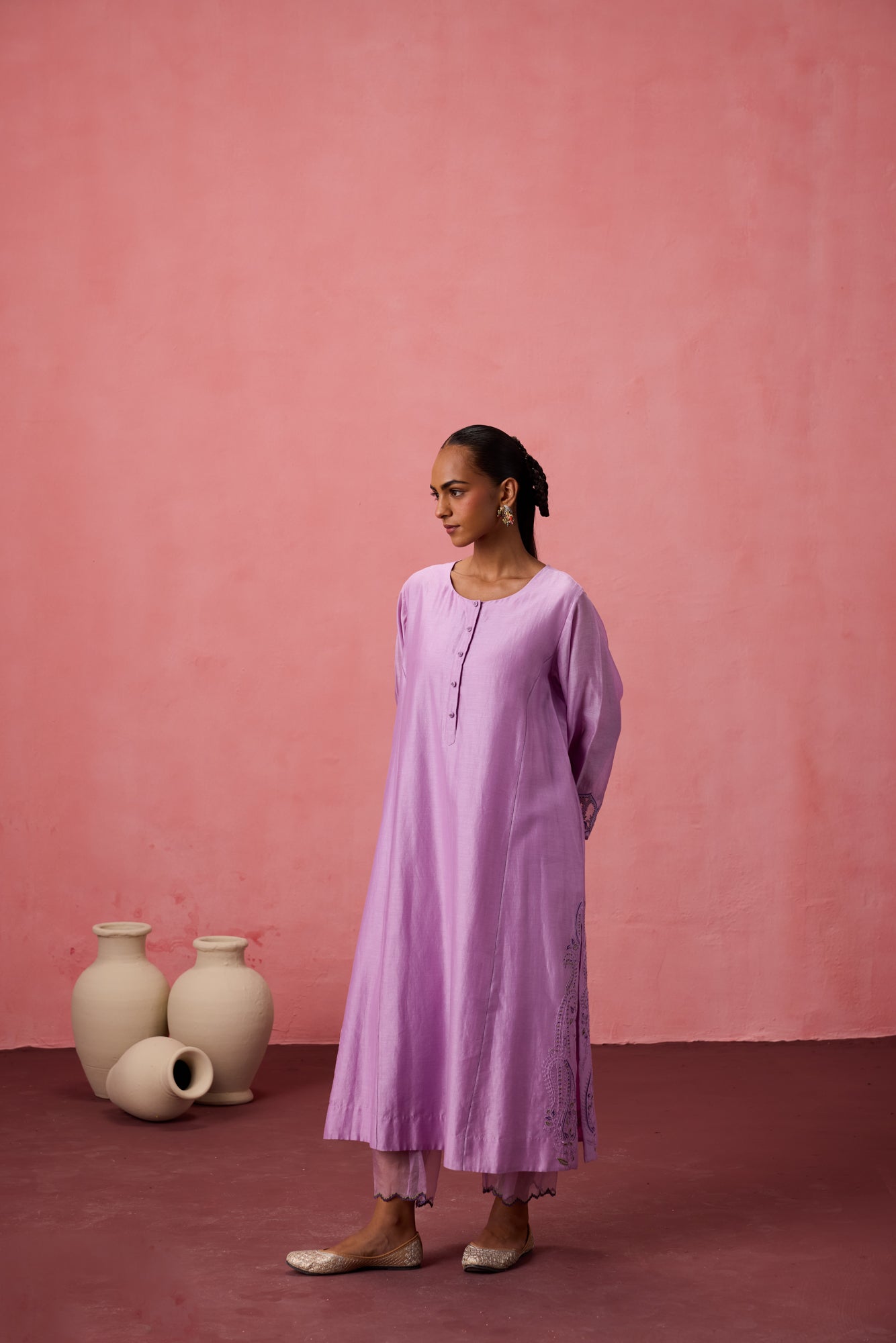 Lilac chanderi dori work embroidered kurta paired with pant & organza dupatta
