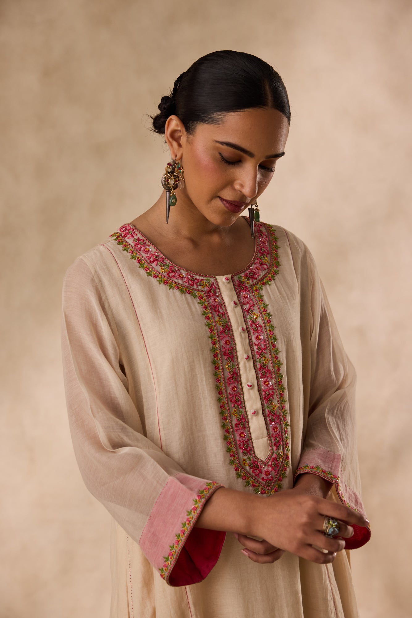 Ivory chanderi beads and resham embroidered kurta paired with pant & organza dupatta