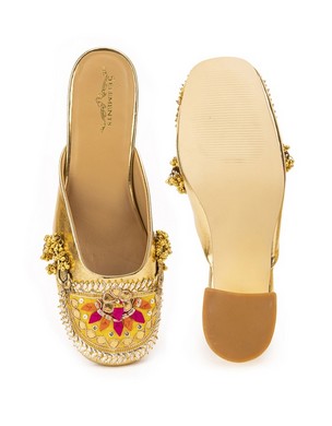 Goota love yellow-mule heel