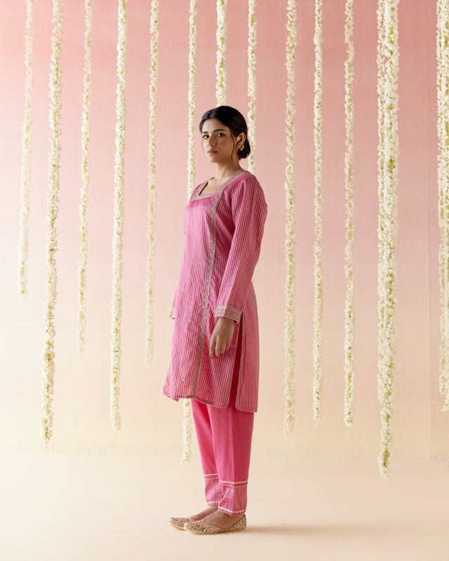 Fuchsia Rose Tissue Kurta with
Narrow Pants & Dupatta - Set of 3