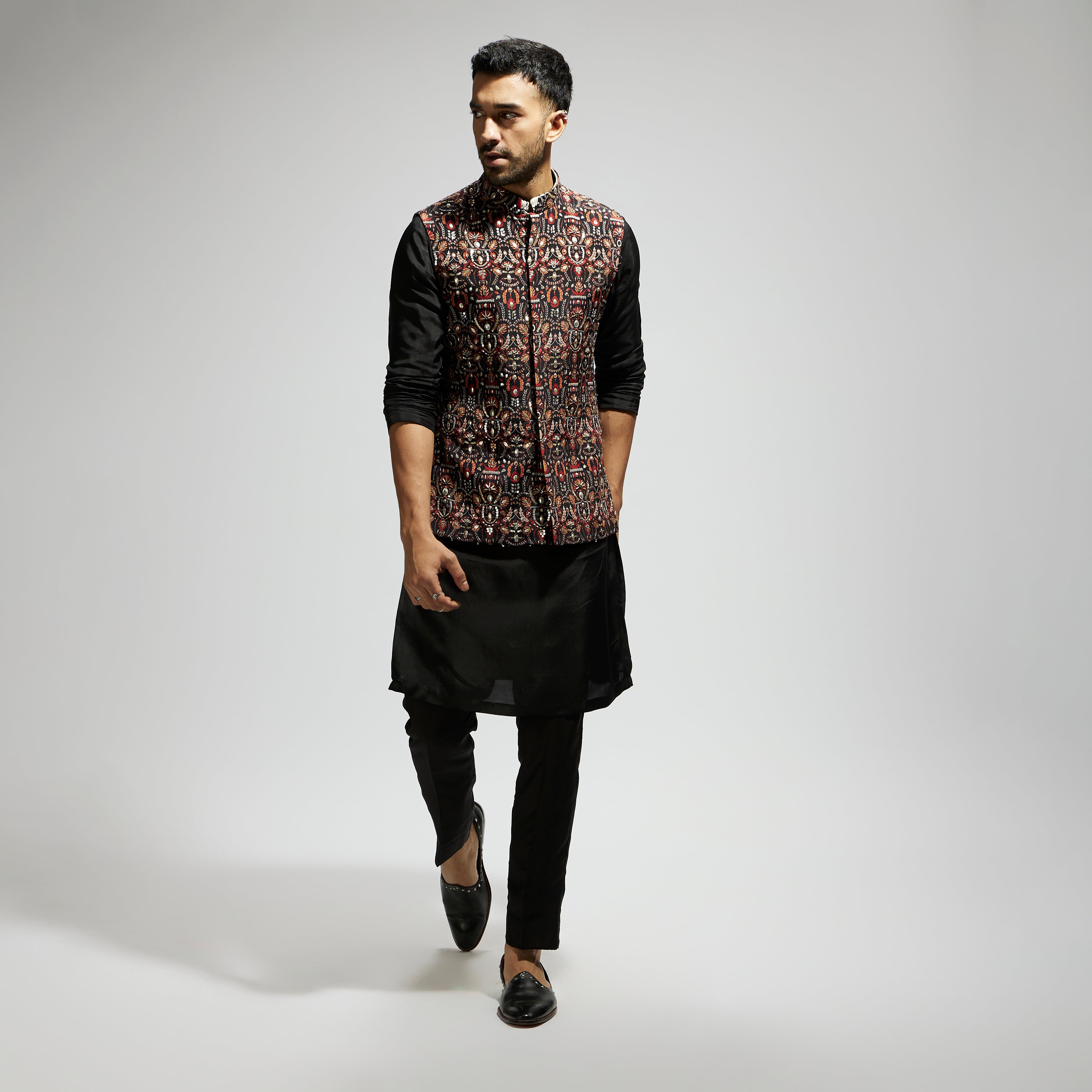 BLACK LEAF JAAL EMBELLISHED BUNDI