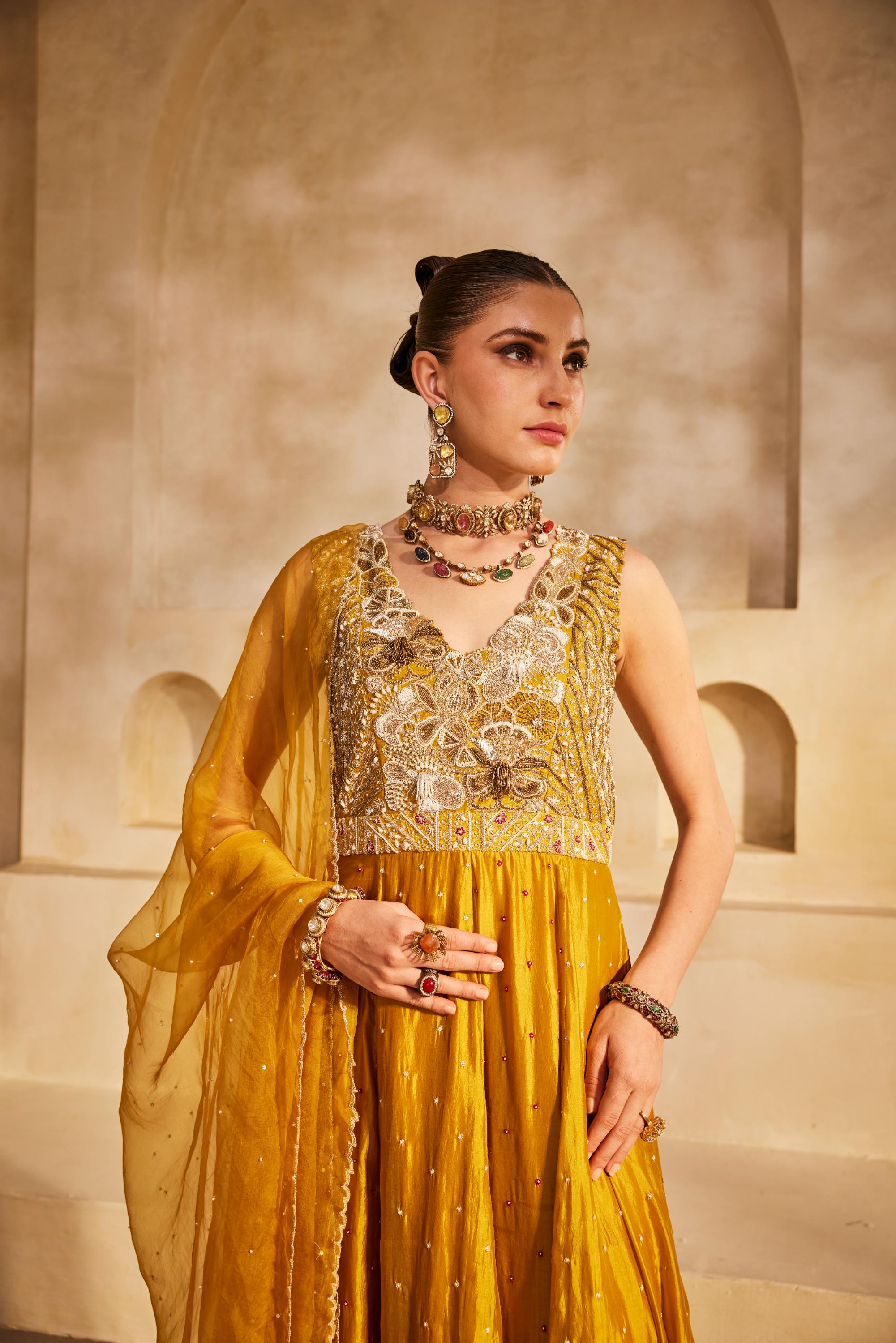 Sunehri anarkali set