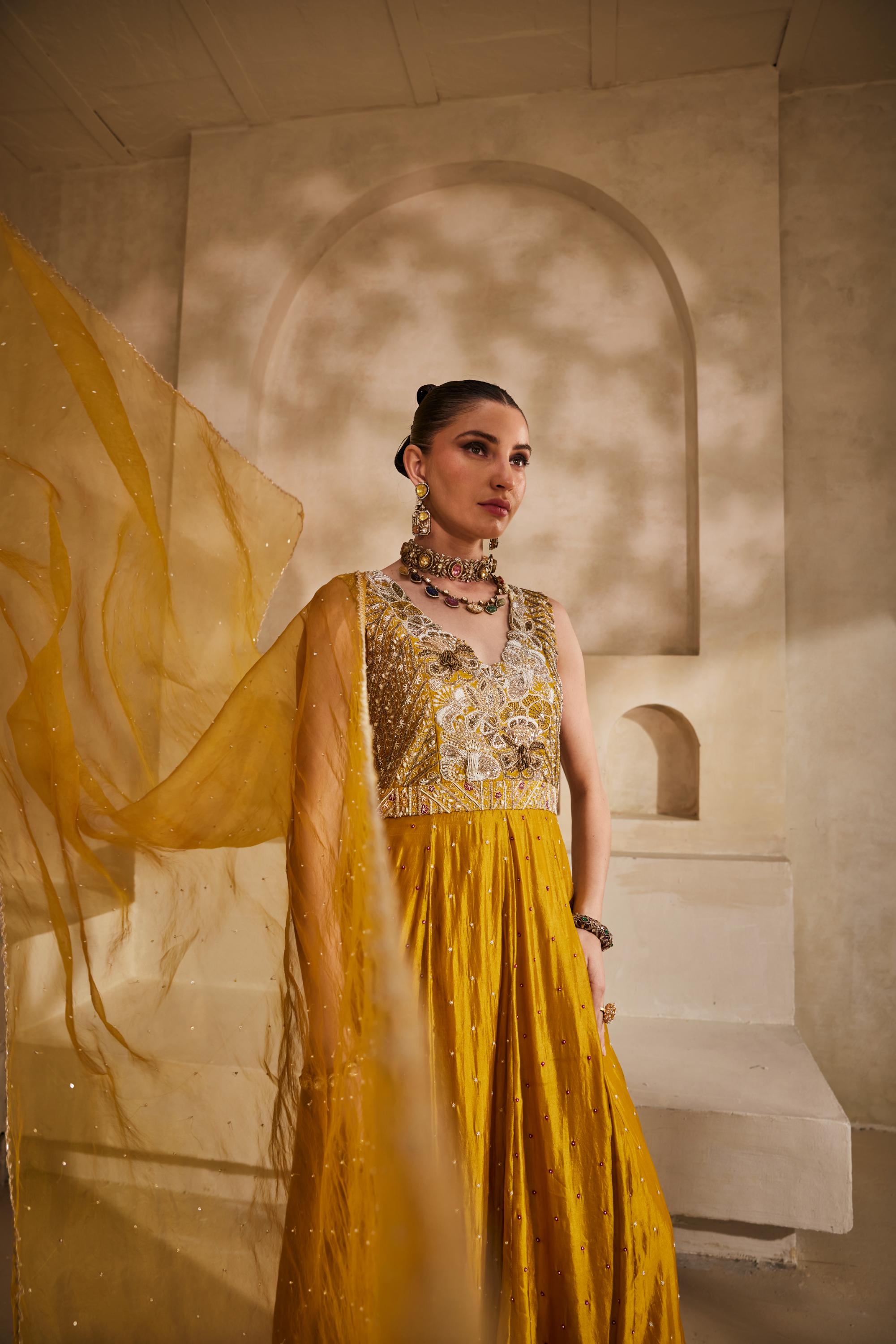 Sunehri anarkali set