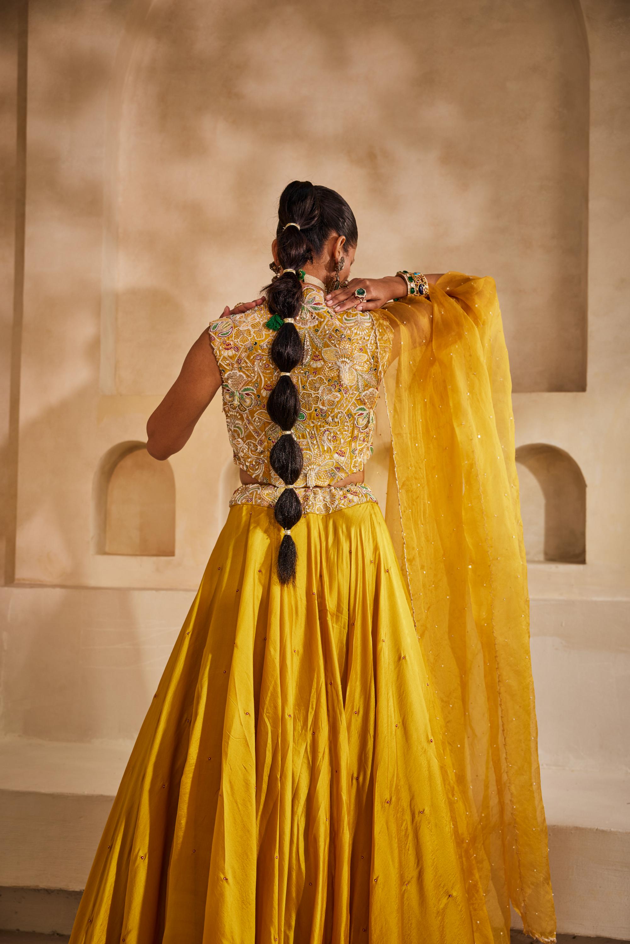 Peeli Noor lehenga set