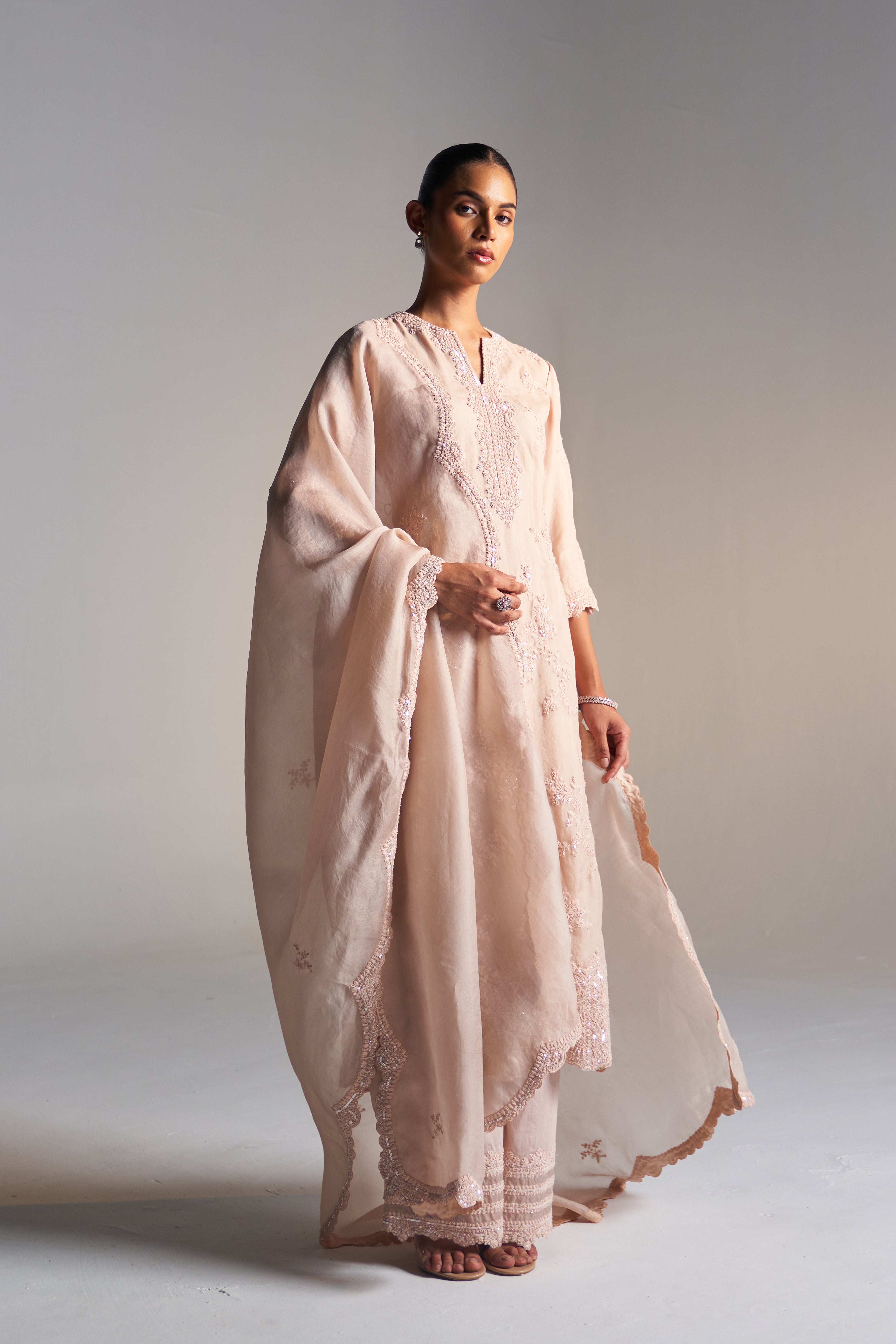 Whispering
Peach Organza Suit