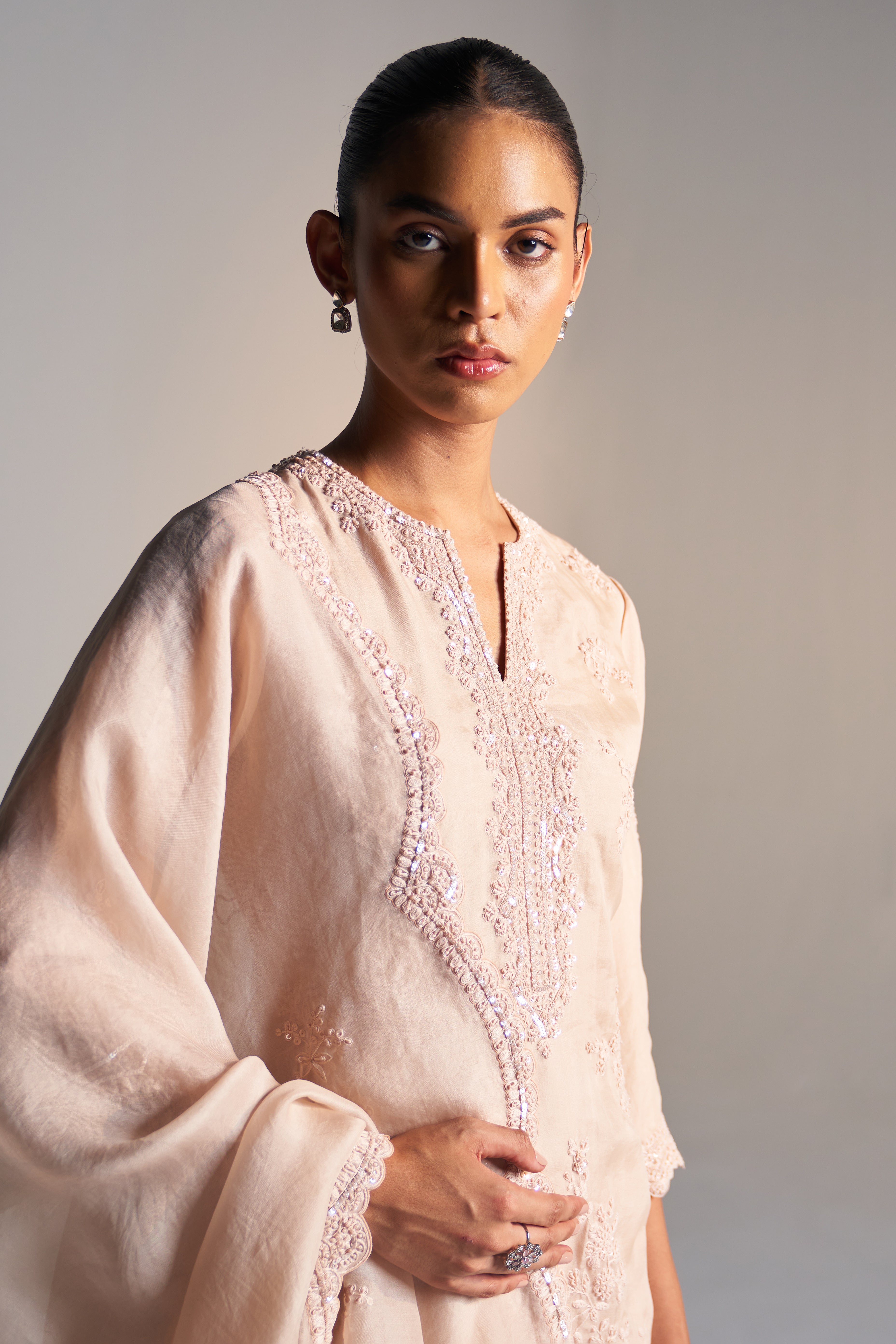 Whispering
Peach Organza Suit