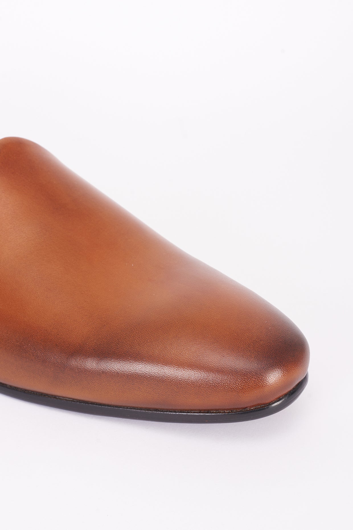 Brown classic Italian leather mojdi