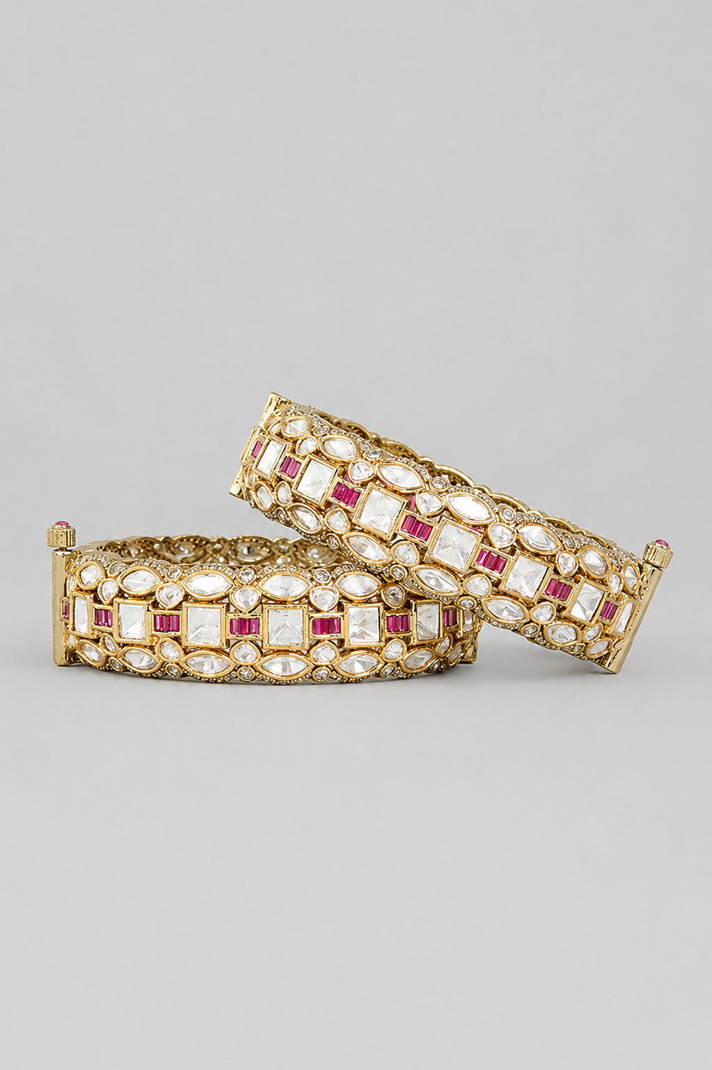 Bold and dramatic polki pair of bangles in two tone finish