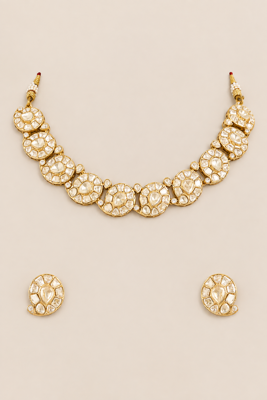 Elegant and classic 1 line necklace set with kundan stones set in paisley design. It comes with a pair of matching earrings