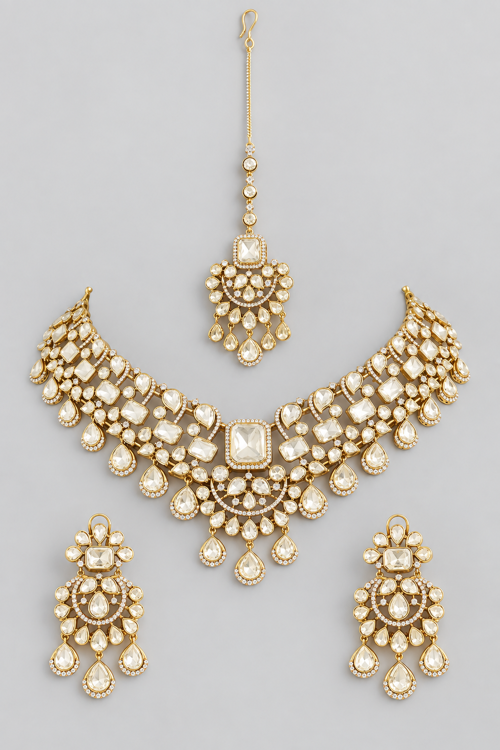 Timeless kundan necklace set with matching earrings and maangtika