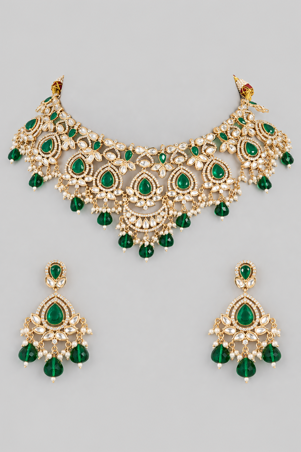 Classic and dramatic kundan necklace set with green stones and pearls. It comes with a pair of matching earrings