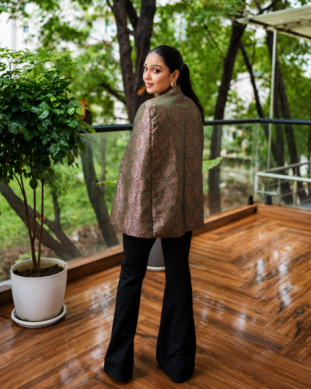 Noor Jahan Banarasi Cape: Women's Golden Green Paisley Indowestern Wear