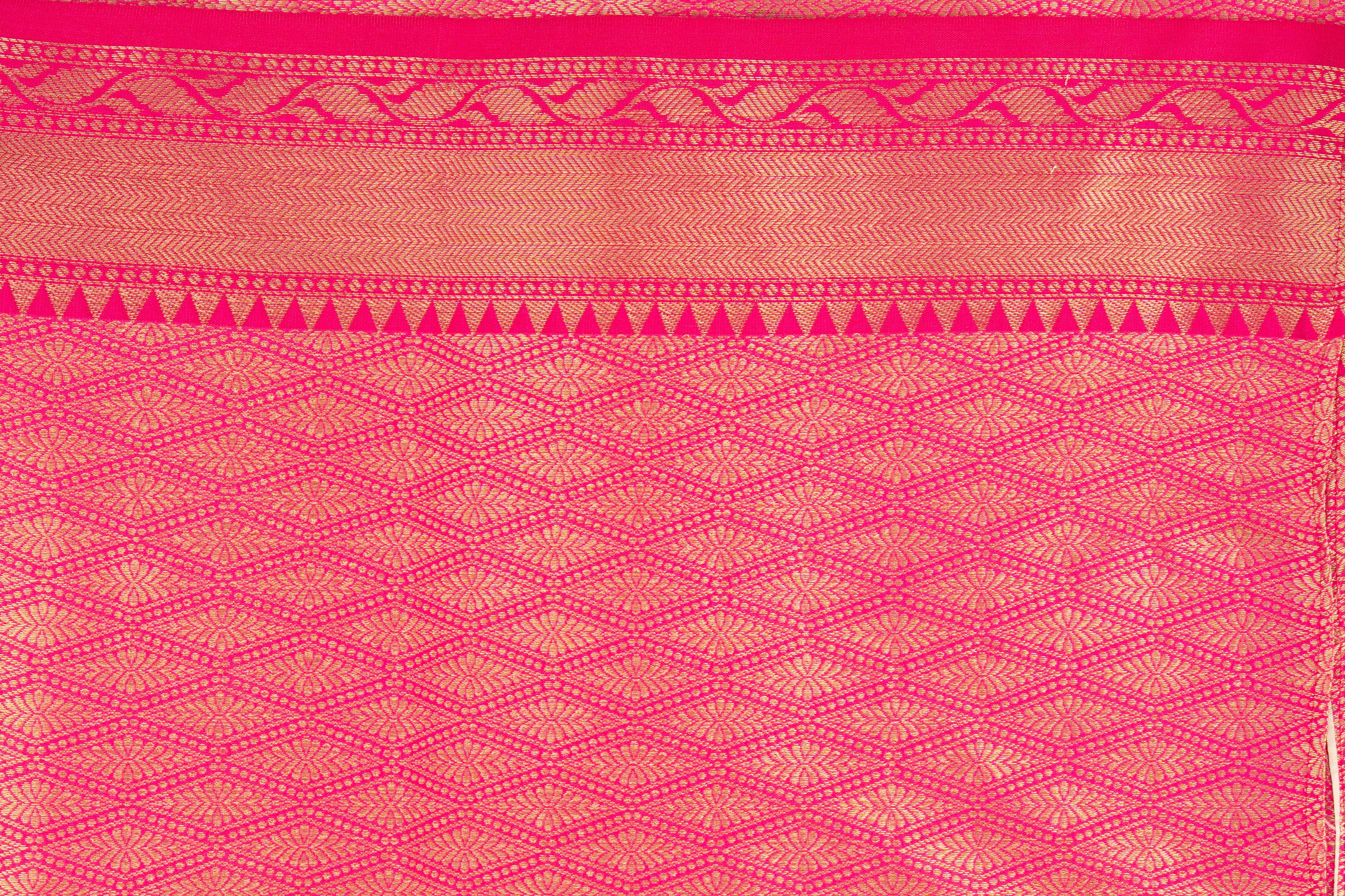 White-pink Pure Silk Zari Banarasi Handloom Saree?
