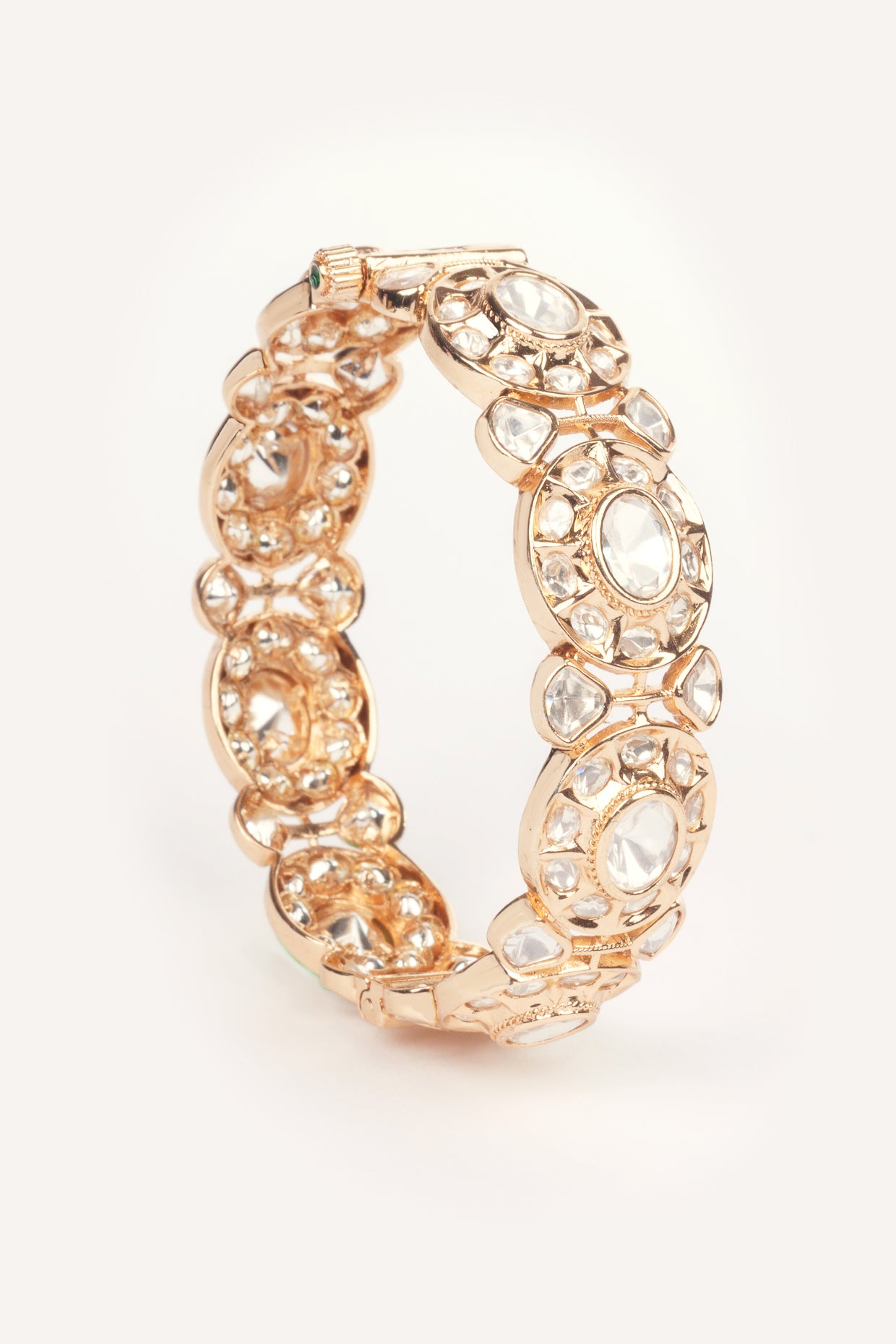 Pair of traditional yet classic kundan bangles