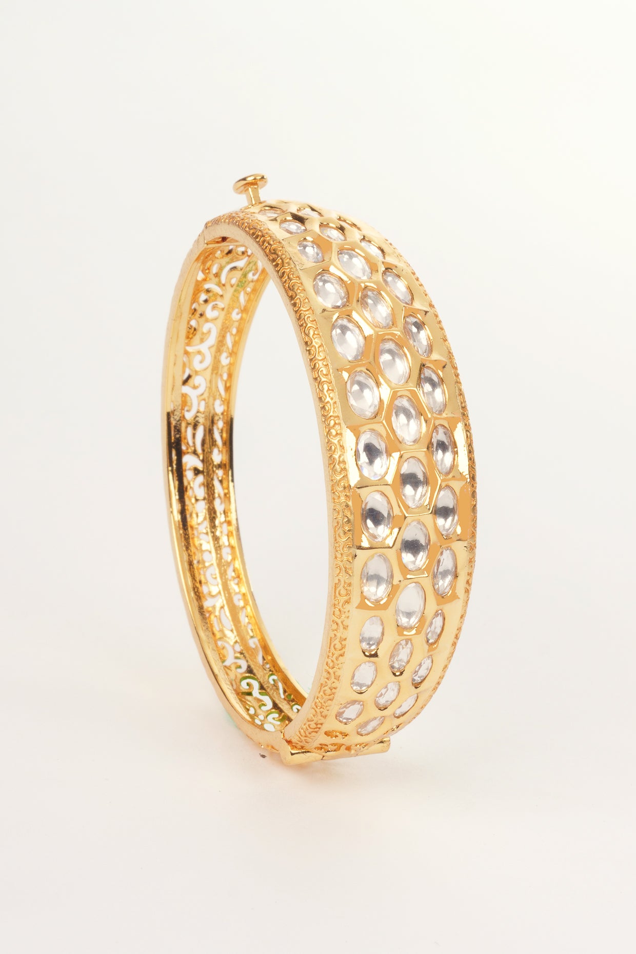 Elegant and classic kundan bracelet