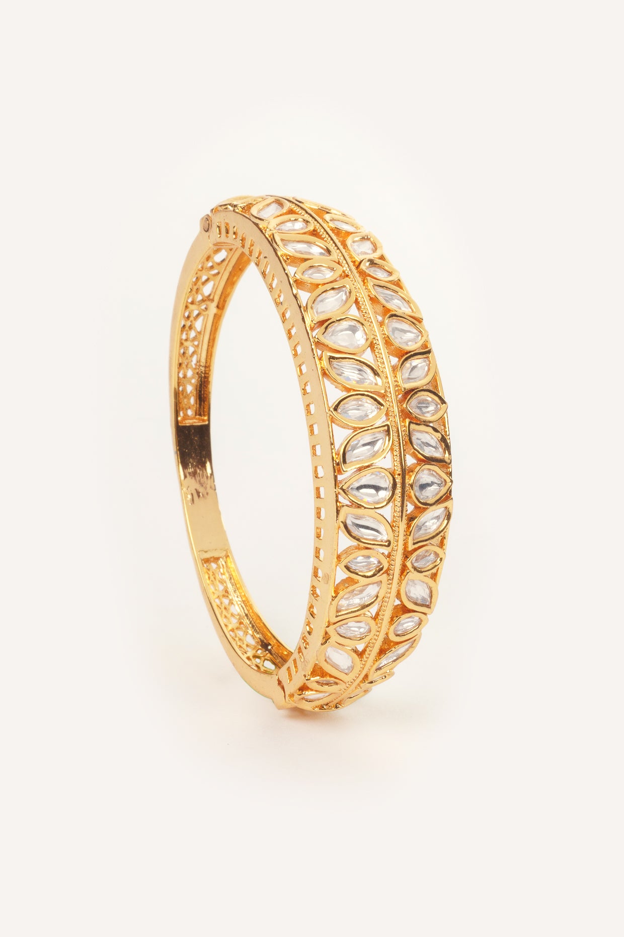 Elegant and classic kundan bracelet