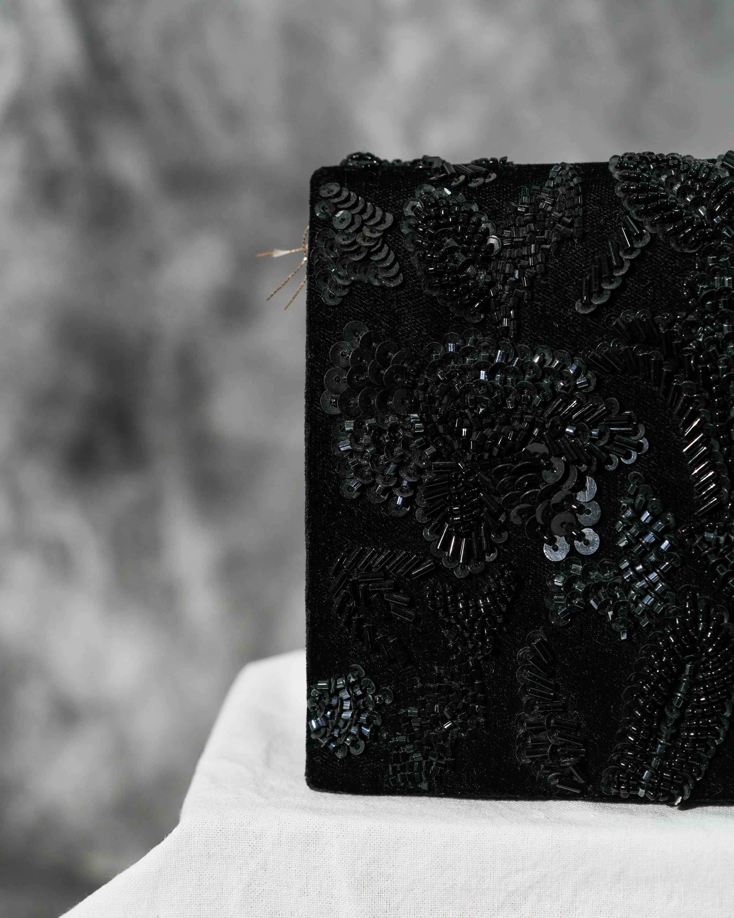 Subtle party clutch