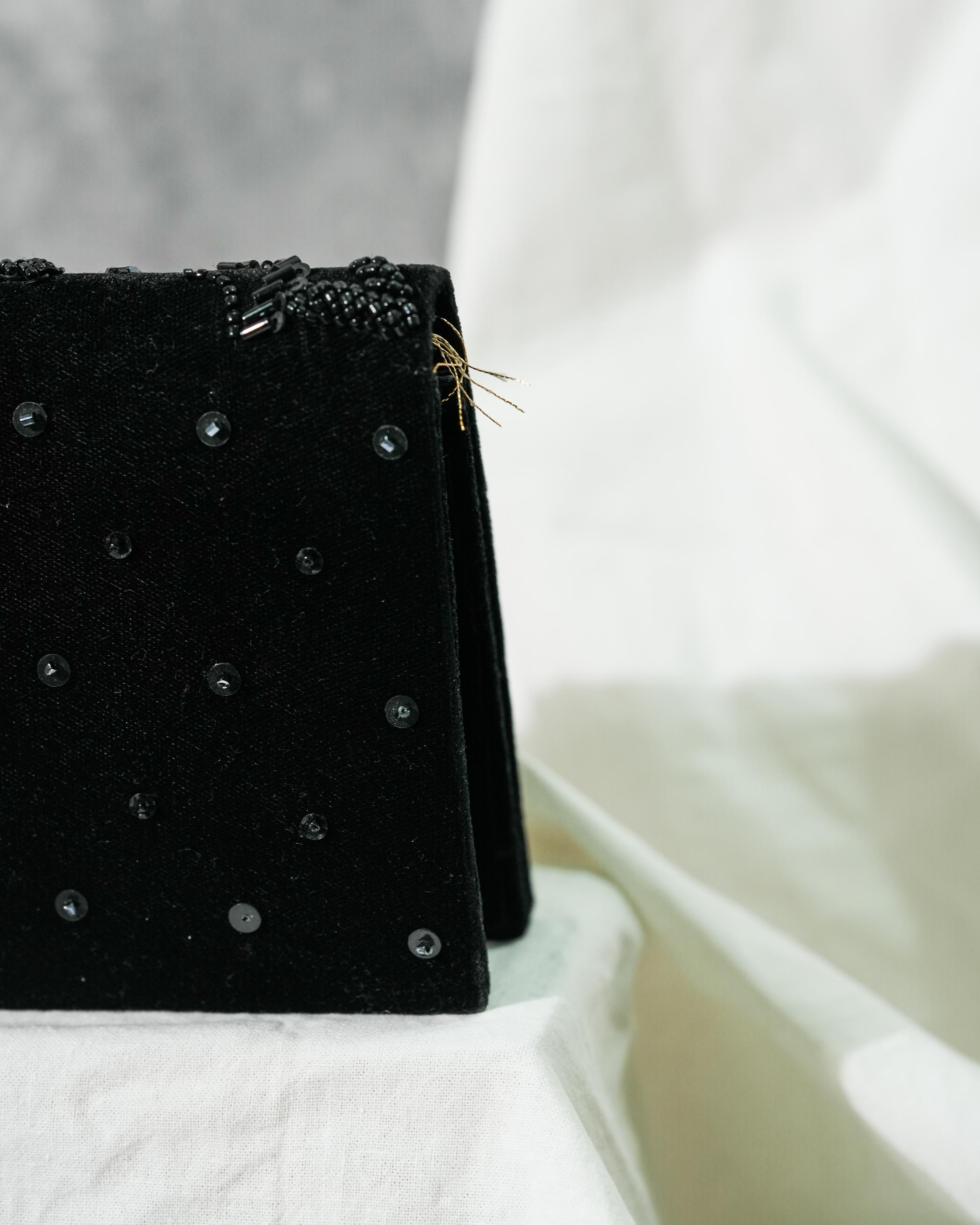 Subtle party clutch