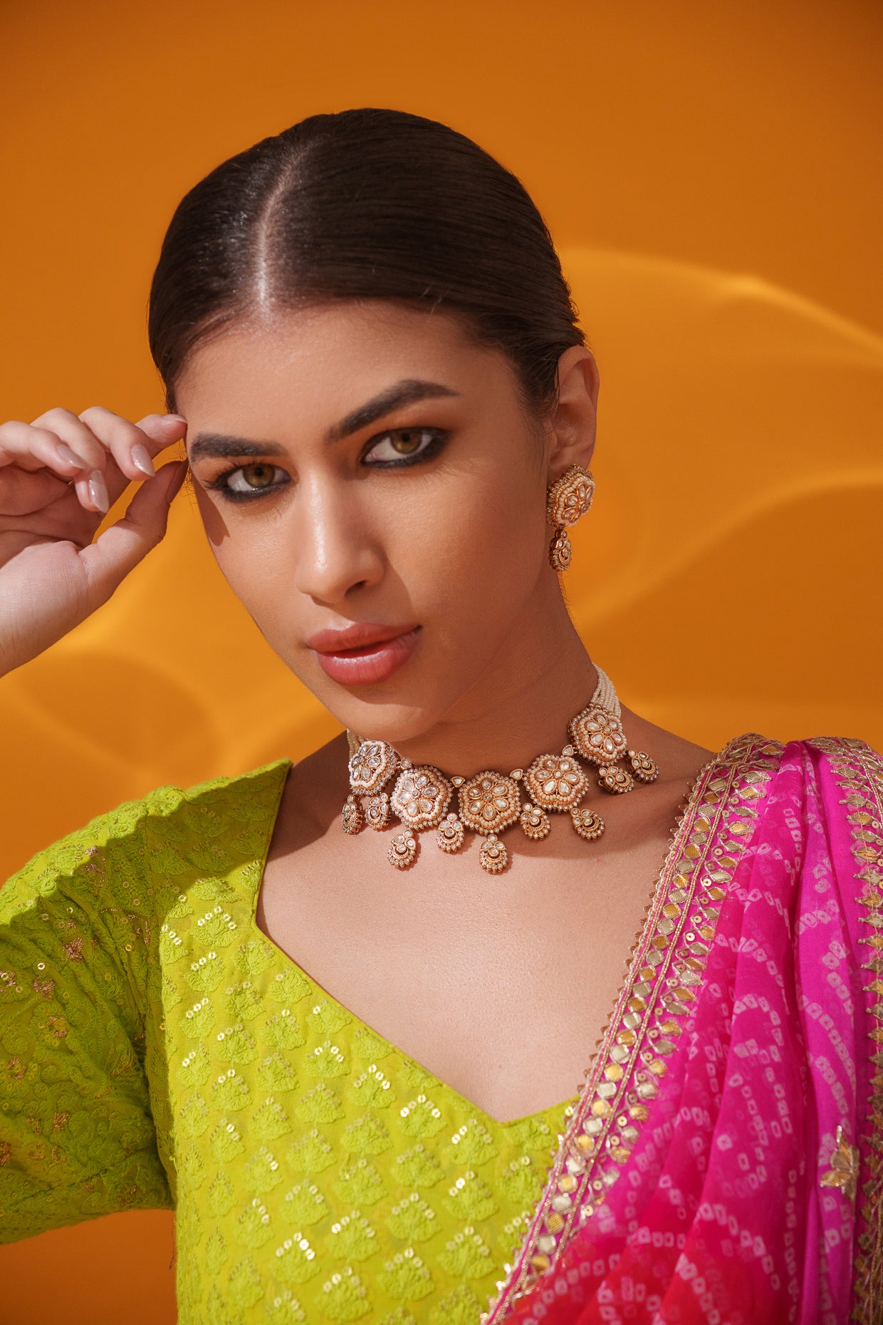 Bold and dramatic kundan choker with earrings