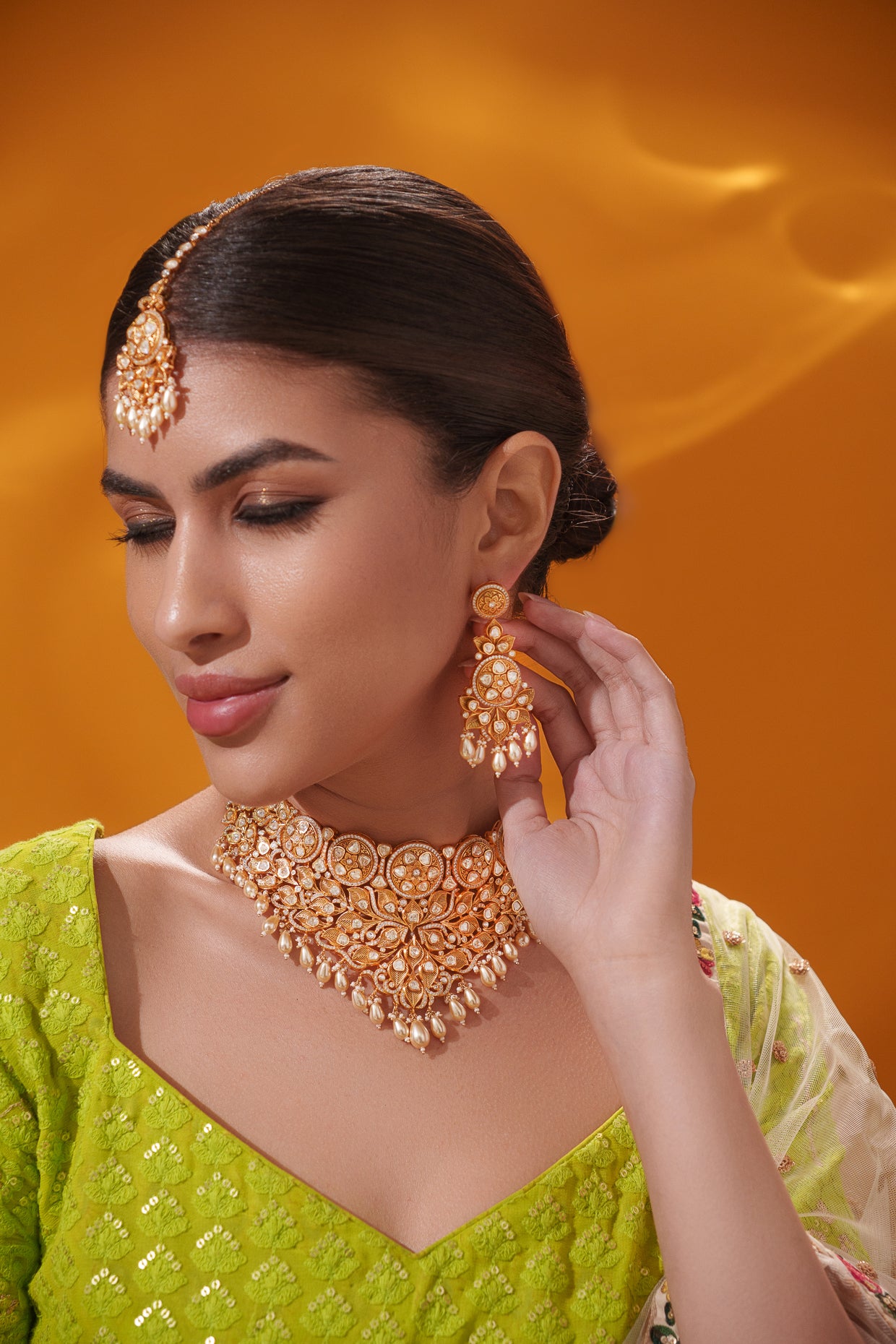 Traditional yet dramatic kundan necklace set with matching earrings and maangtika