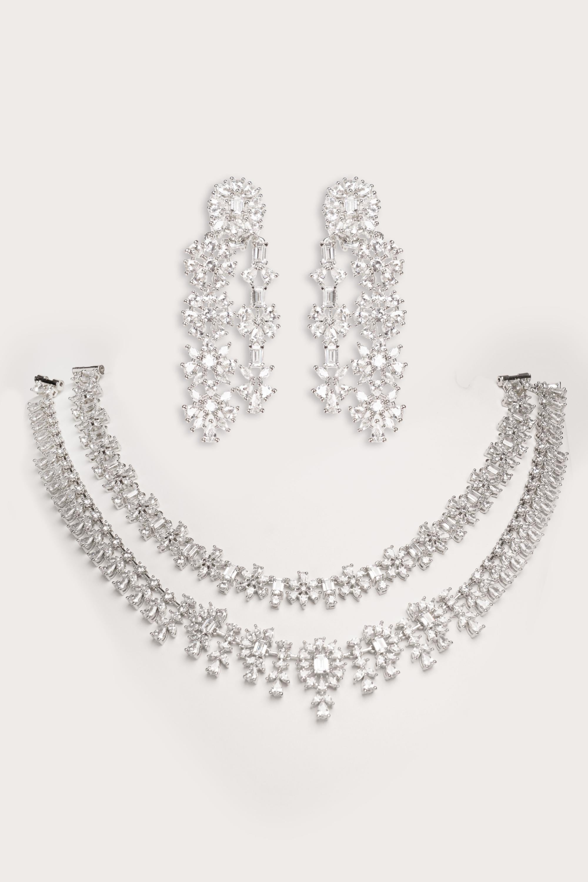Multiwear dramatic and versatile diamond necklace set