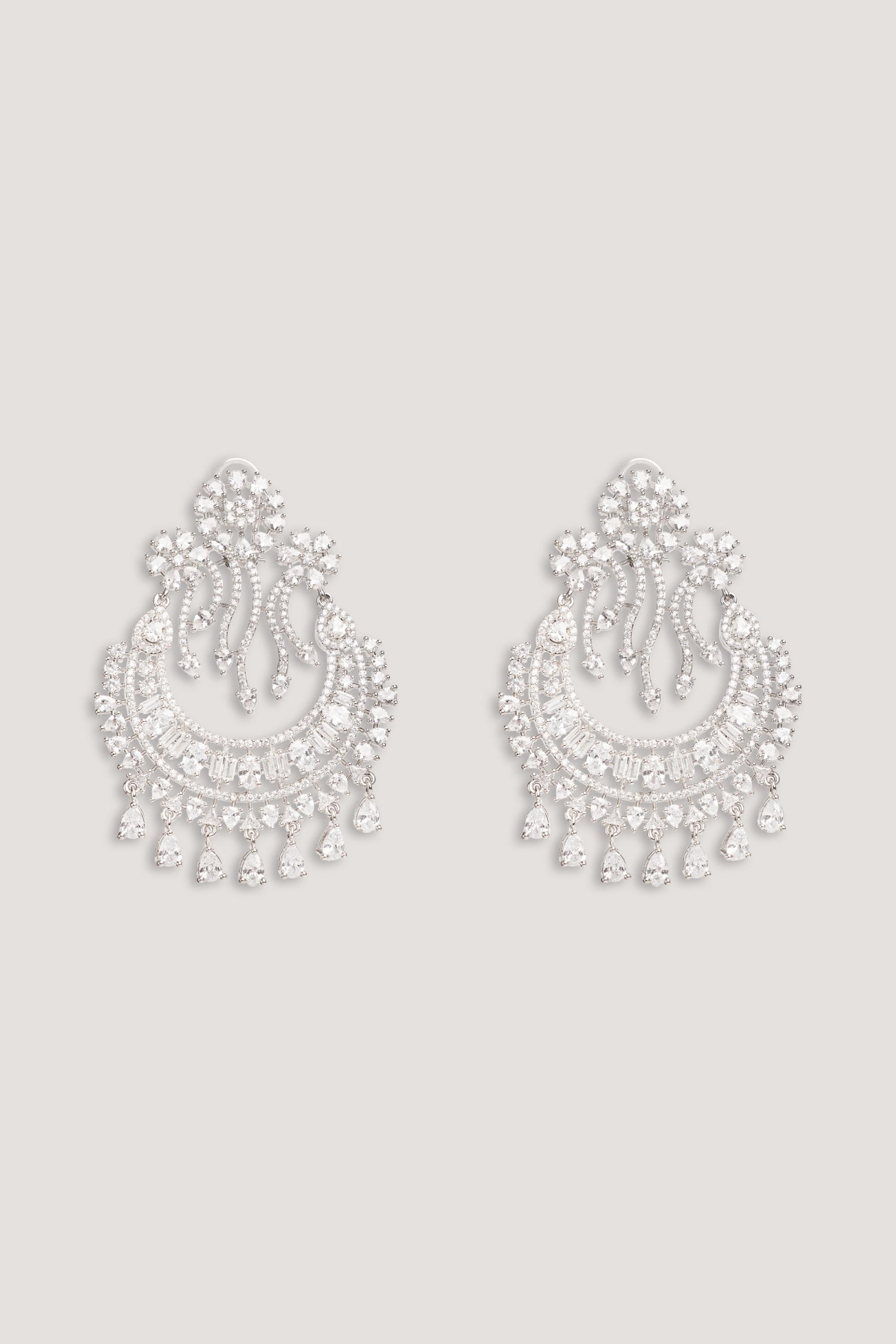 Classic and elegant pair of diamond earrings