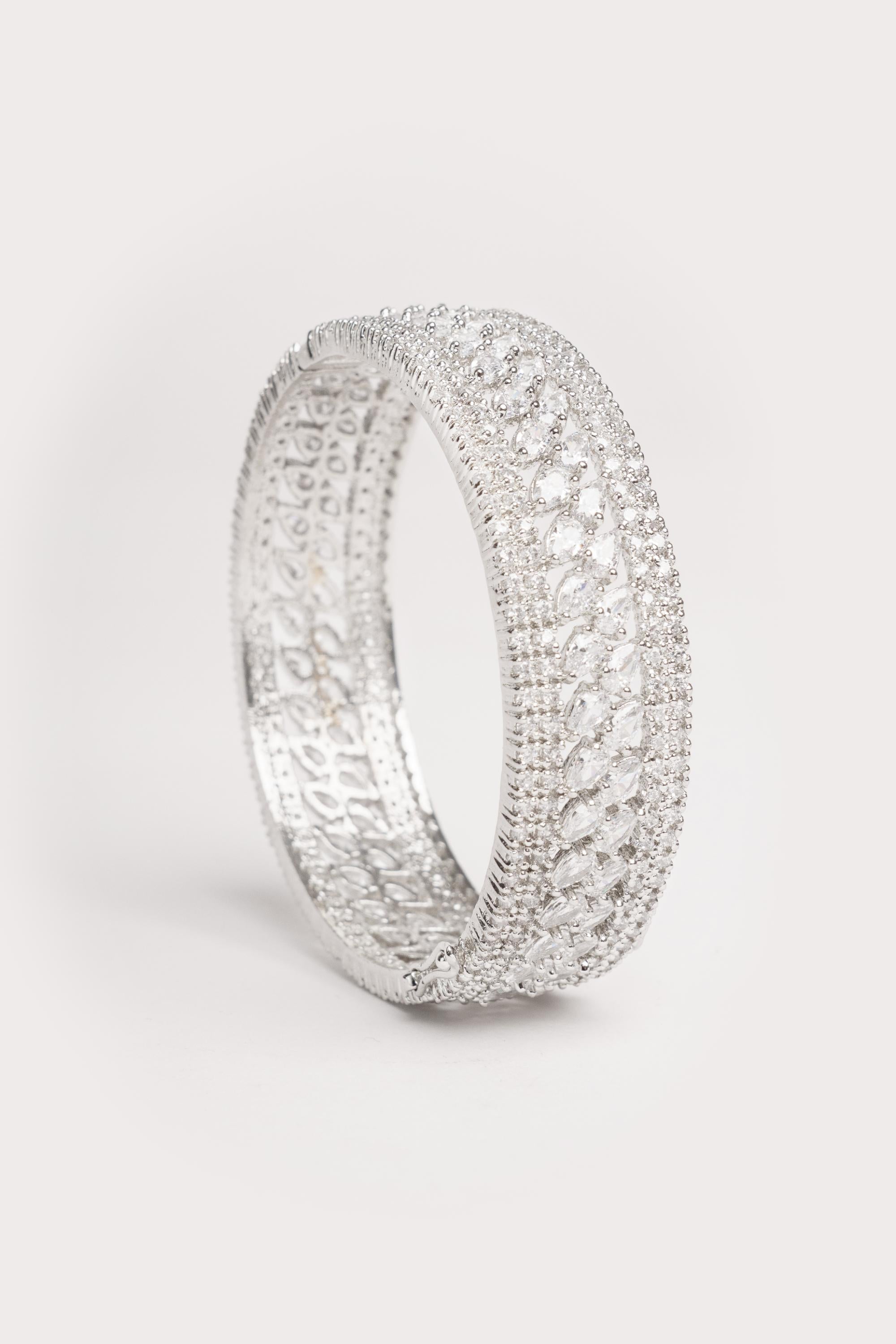 Classic and stylish diamond kada