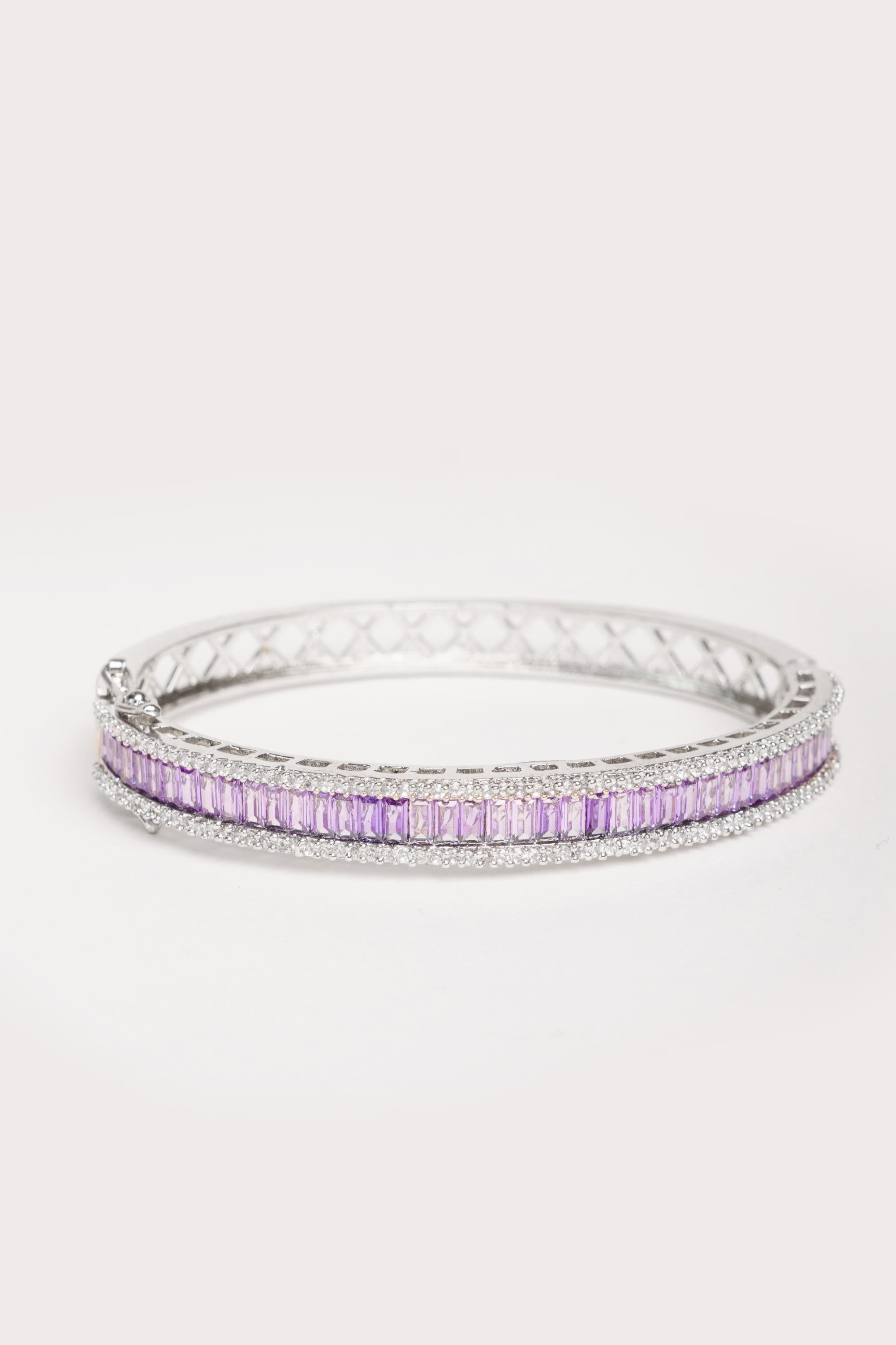 Classic and stylish diamond kada