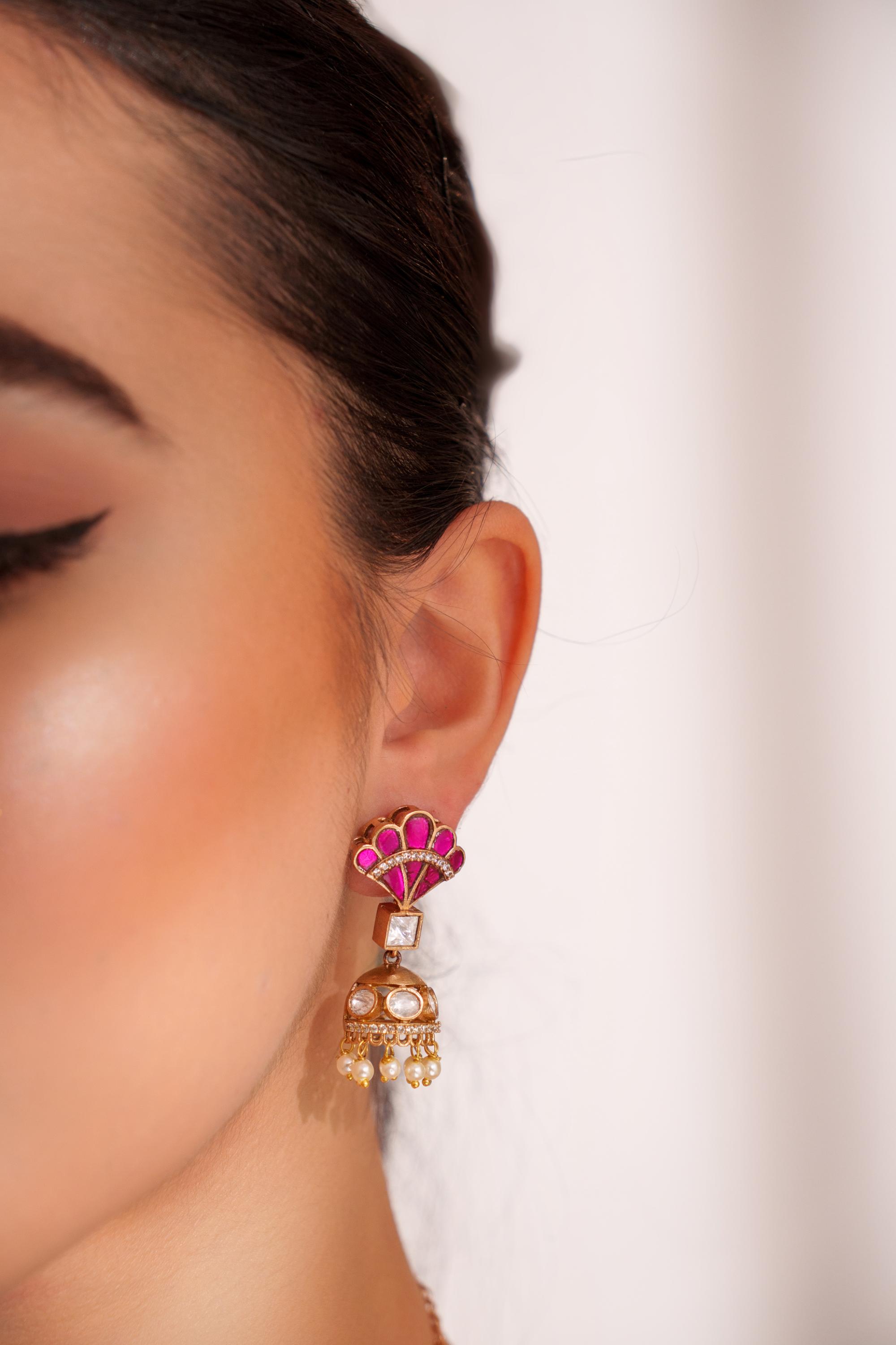 Elegant and stylish gold finish kundan polki necklace set