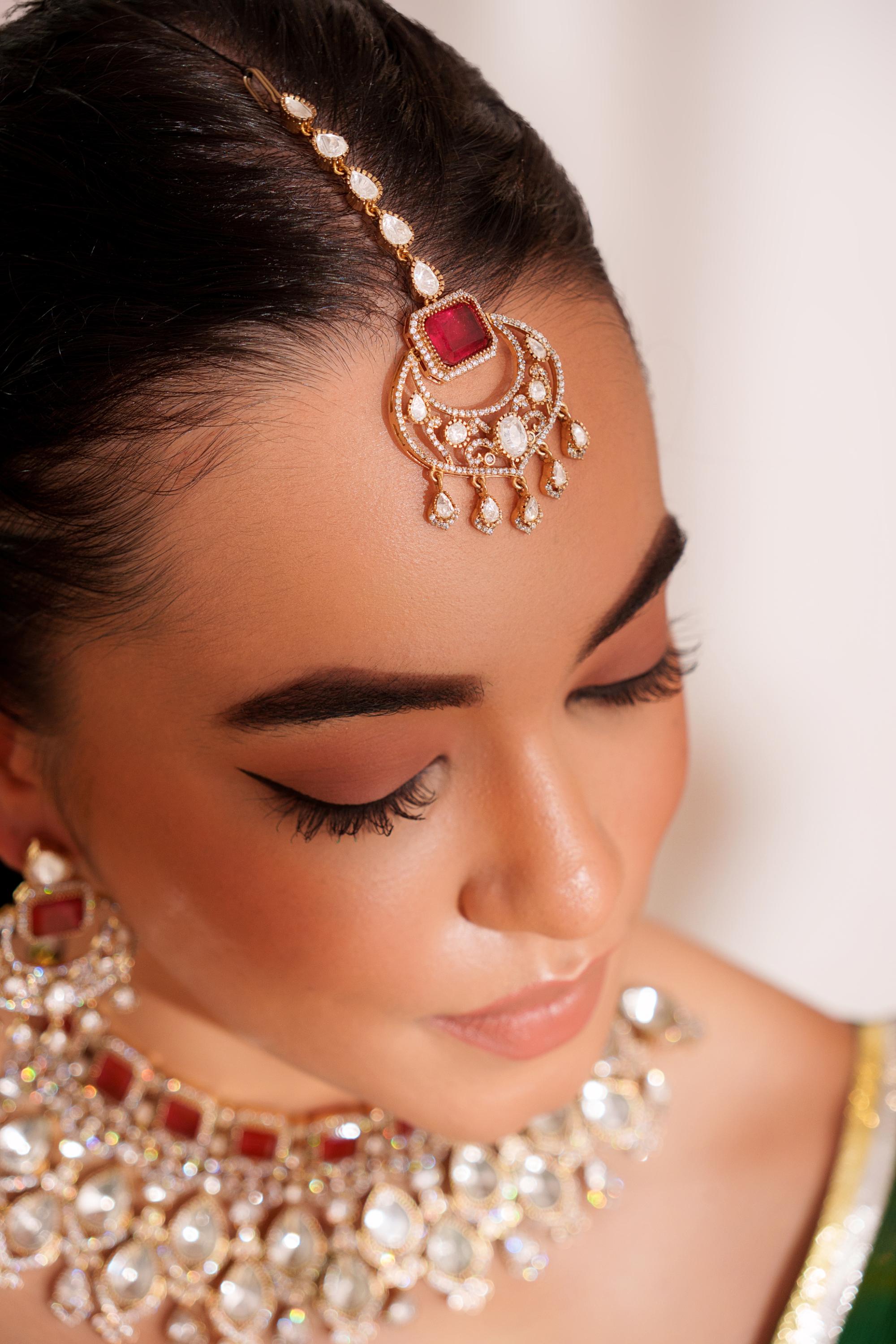 Bold and dramatic kundan necklace with earrings and maangtikka