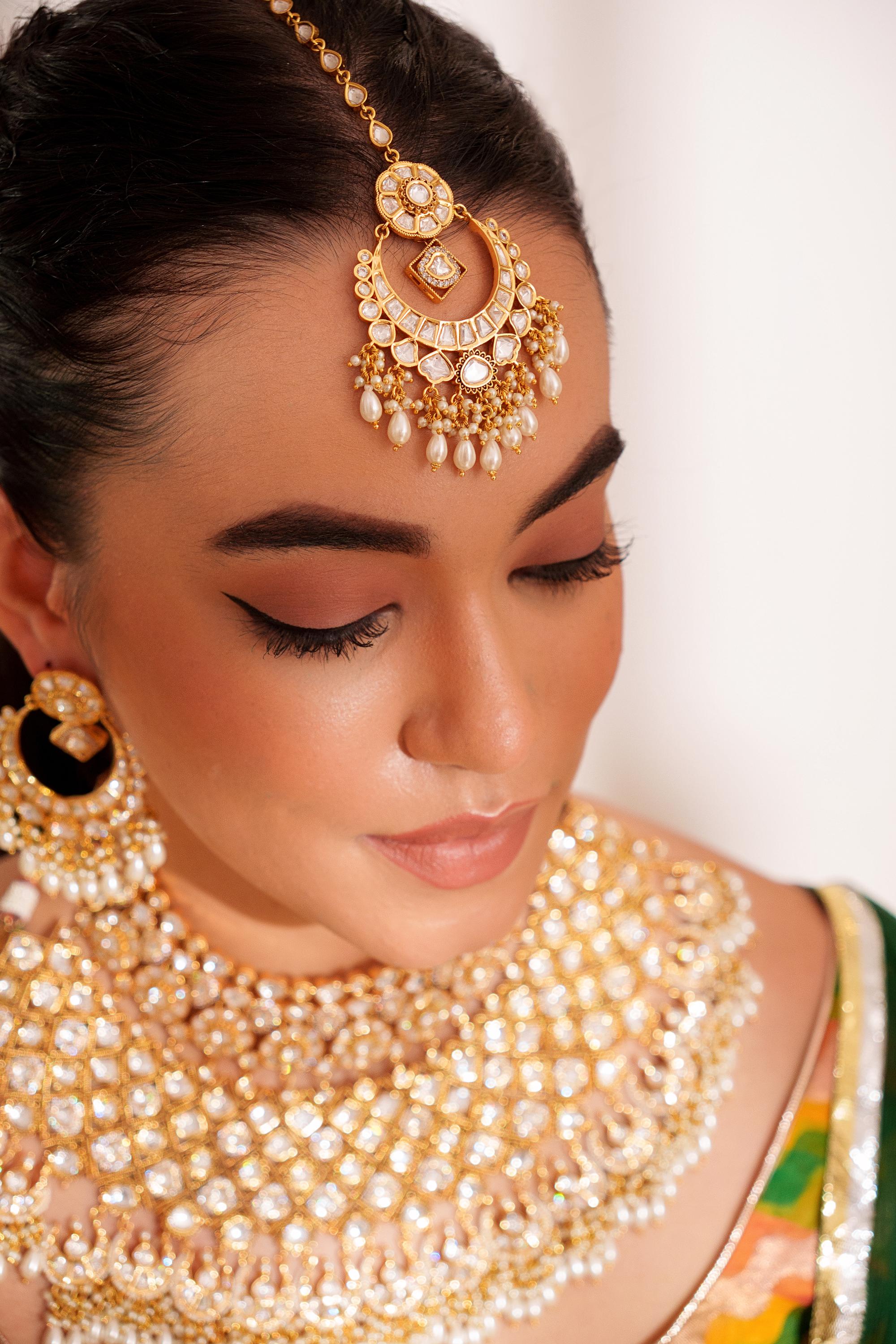 Bold and dramatic kundan necklace with earrings and maangtikka