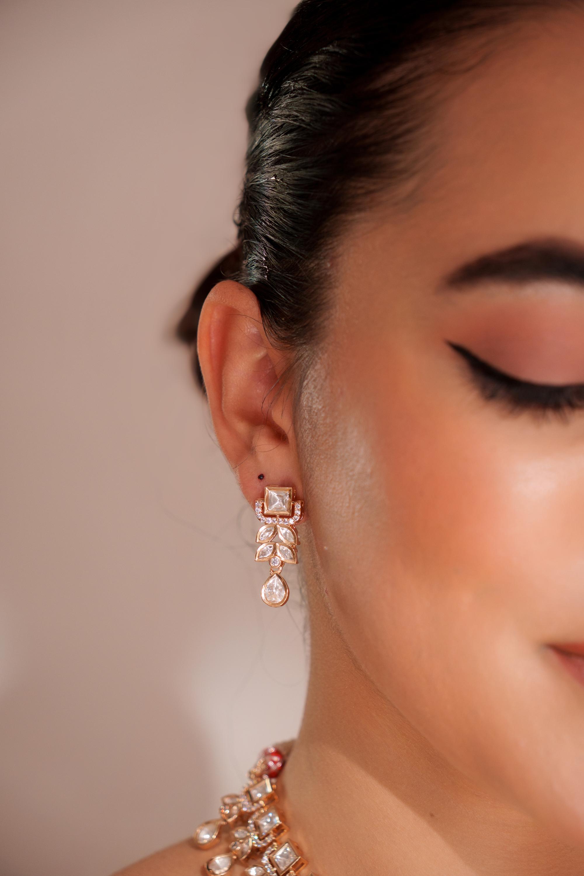 Dramatic and stylish kundan necklace set with matching earrings