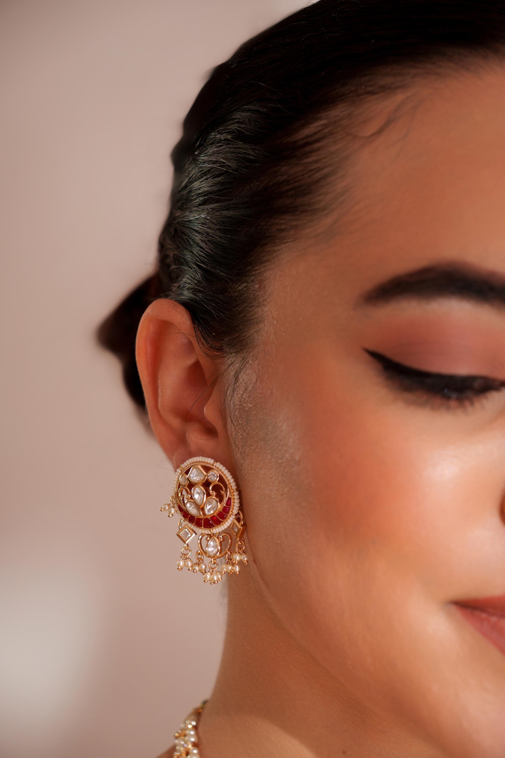 Elegant and stylish gold finish kundan polki necklace set