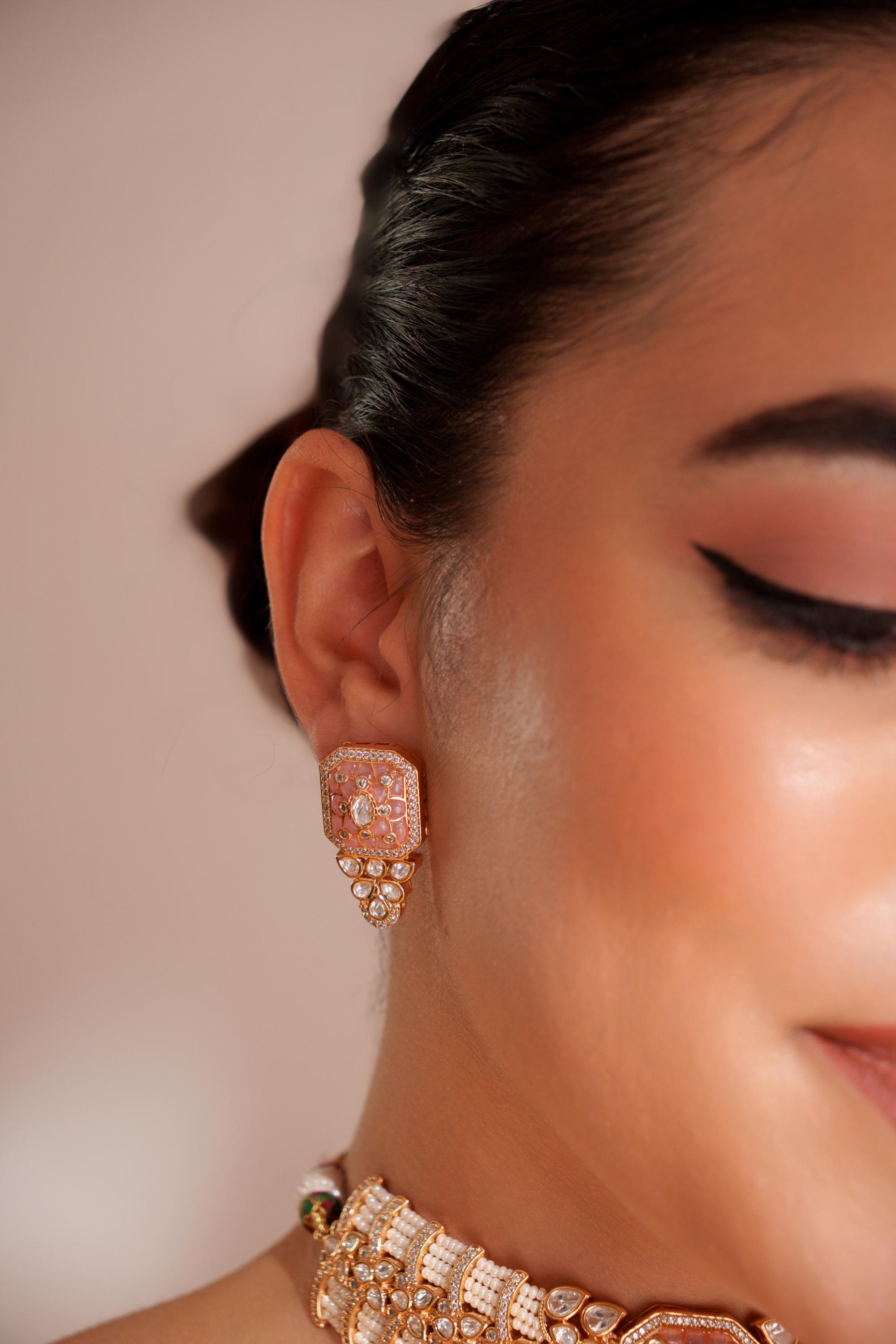 Classy kundan choker with elegant pair of earrings.