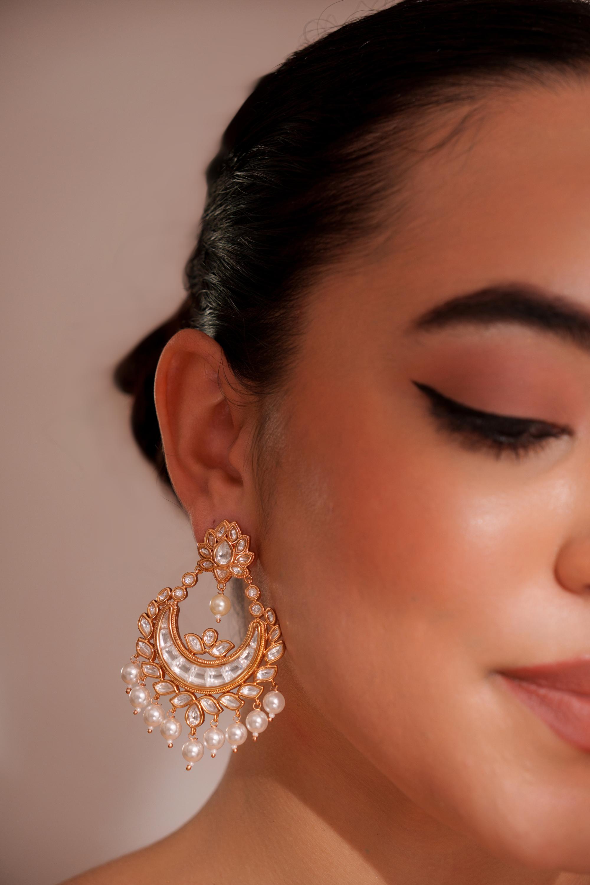 Dramatic and elegant pair of kundan chaandbaalis