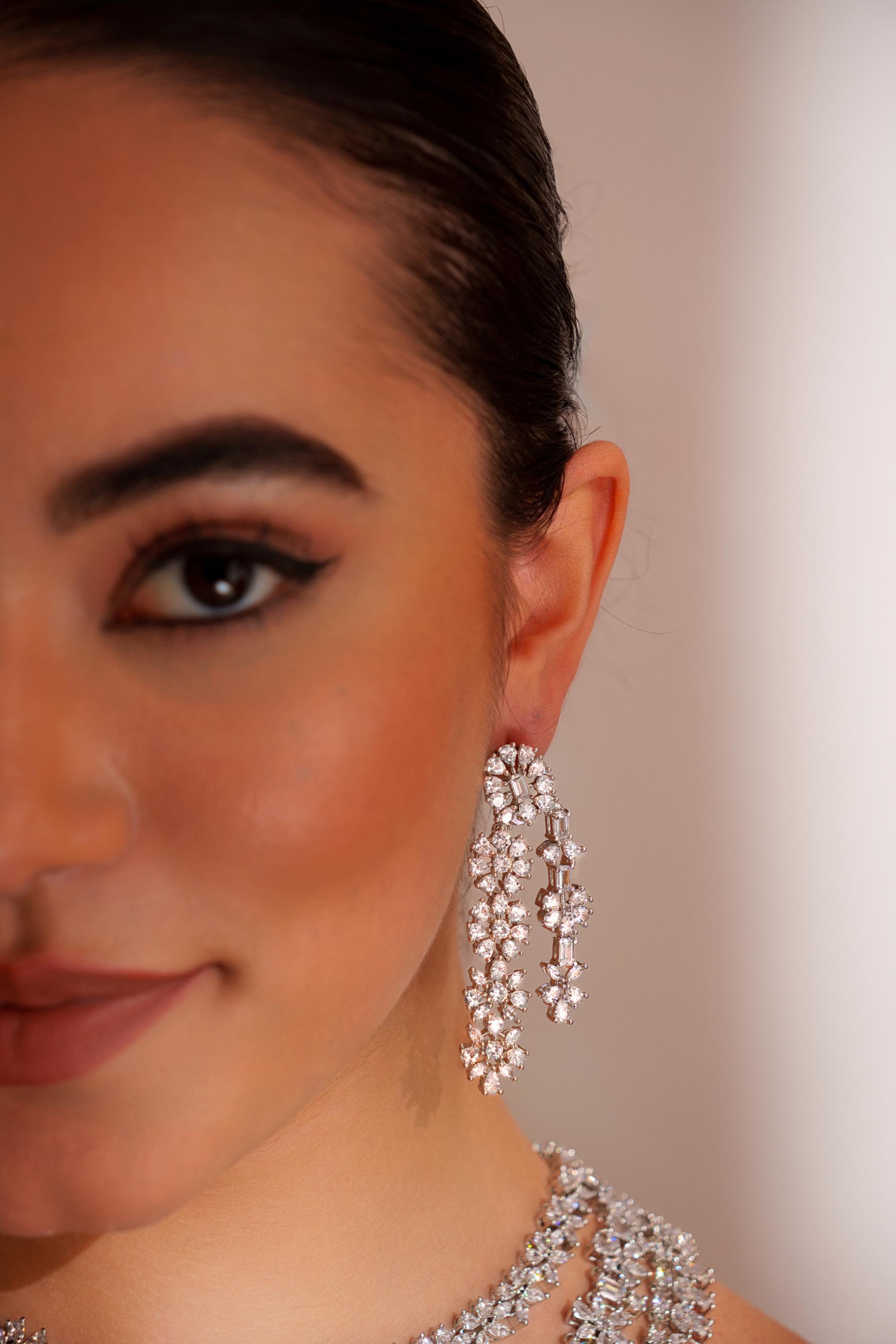Multiwear dramatic and versatile diamond necklace set