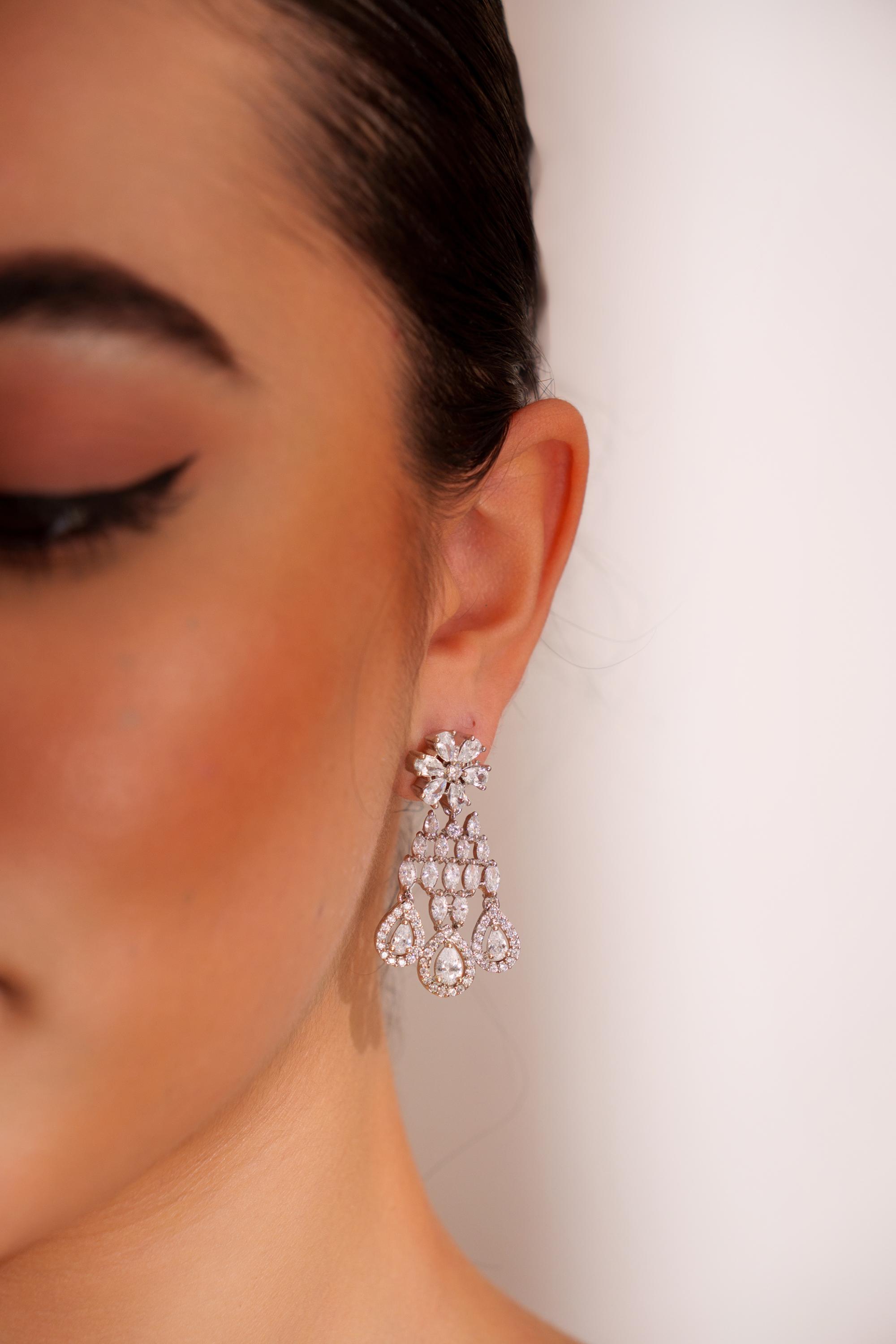 Elegant and stylish diamond necklace set with matching earrings