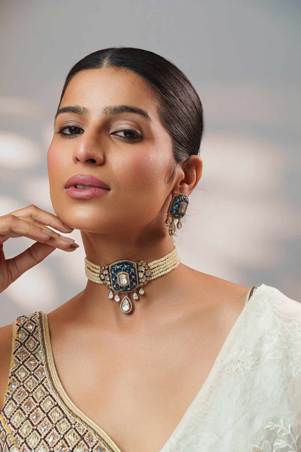 Dramatic and classy two tone polki choker with matching earrings