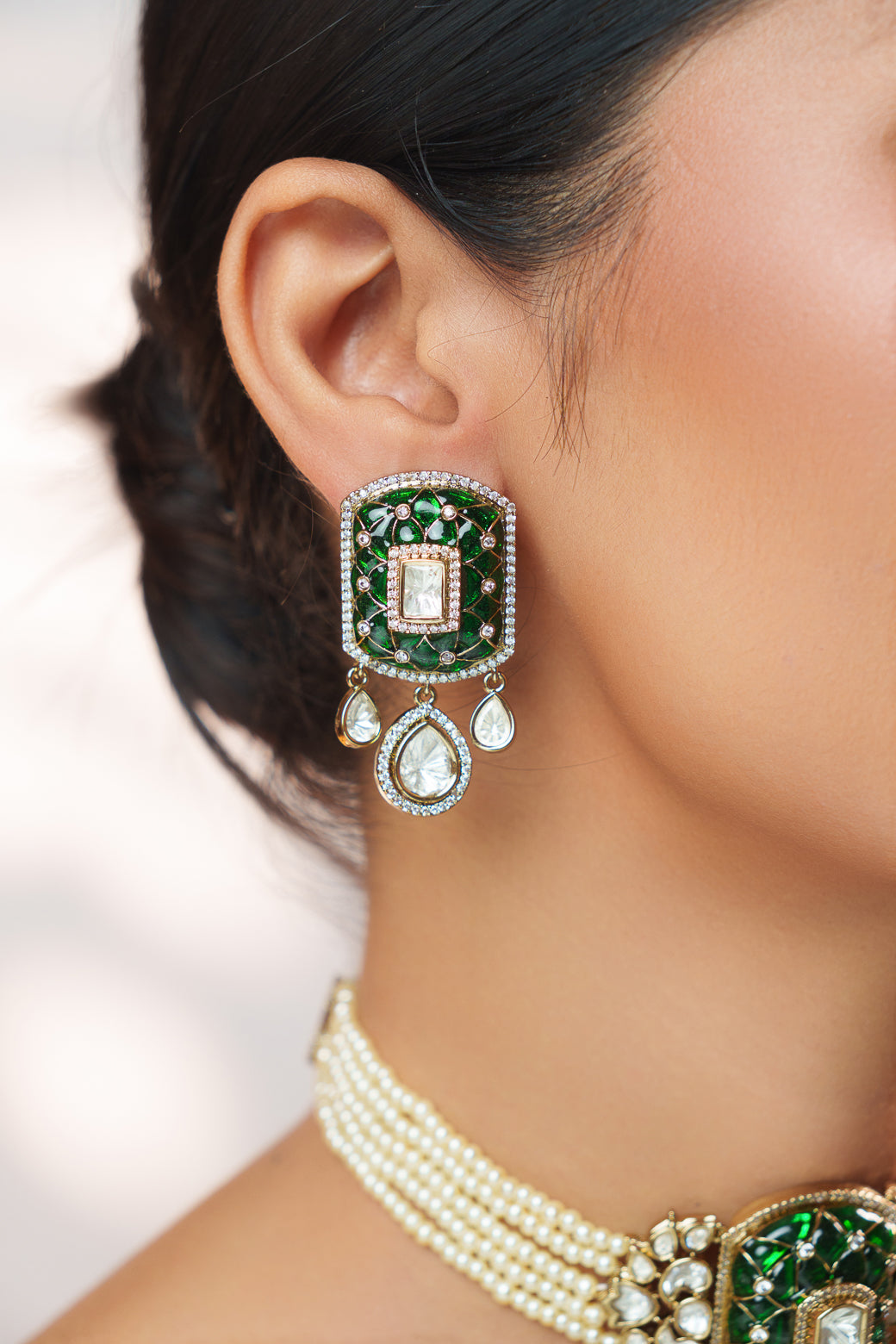 Dramatic and classy two tone polki choker with matching earrings